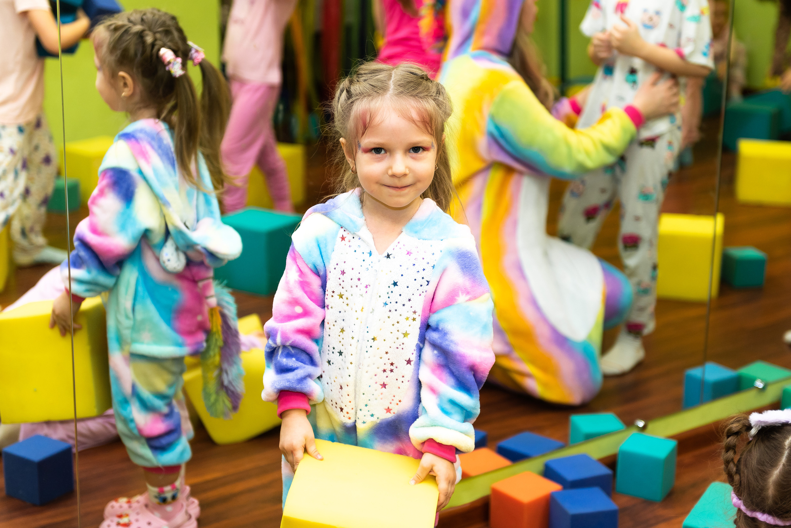 Пижамная вечеринка в игровом центре. Репортажный фотограф в Москве Alena Sfotkaet