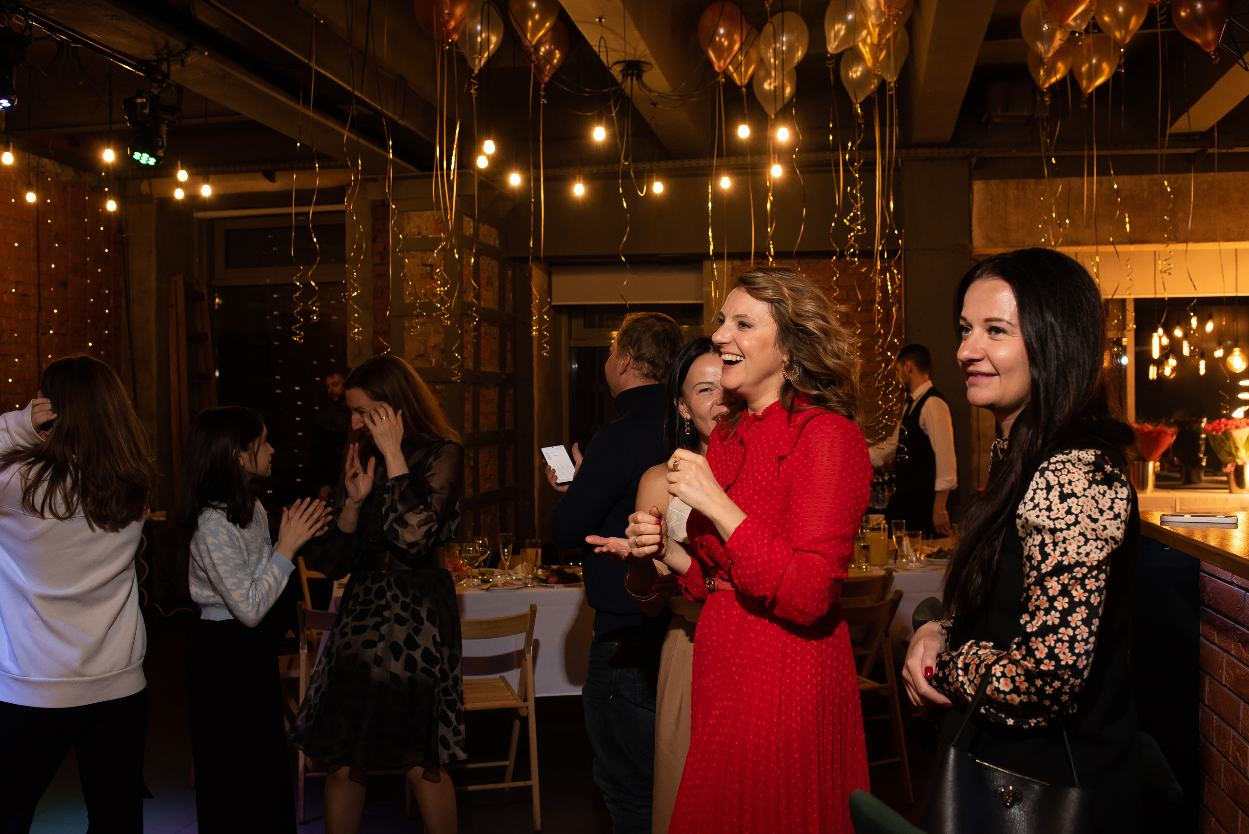 ДР Полины в лофте. Репортажный фотограф в Москве Alena Sfotkaet