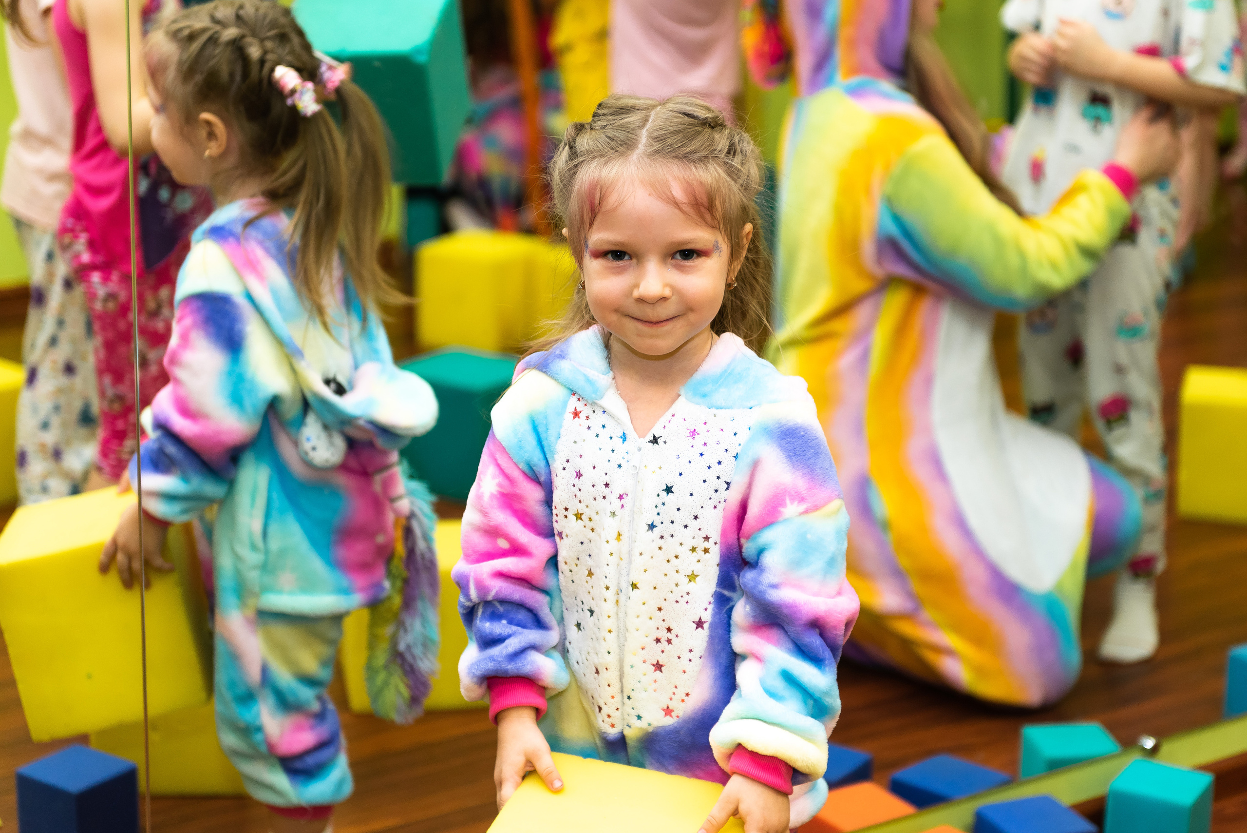 Пижамная вечеринка в игровом центре. Репортажный фотограф в Москве Alena Sfotkaet