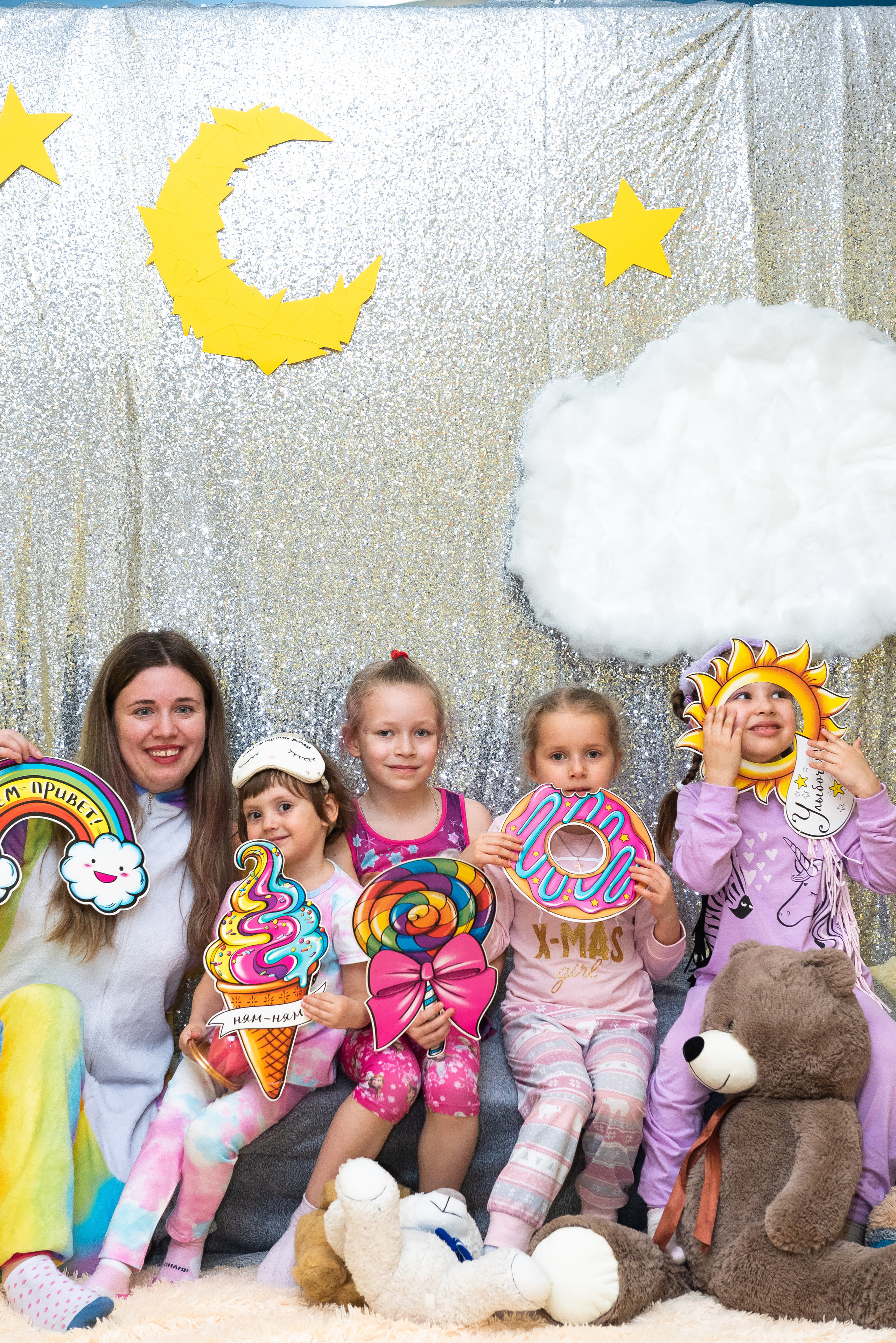 Пижамная вечеринка в игровом центре. Репортажный фотограф в Москве Alena Sfotkaet