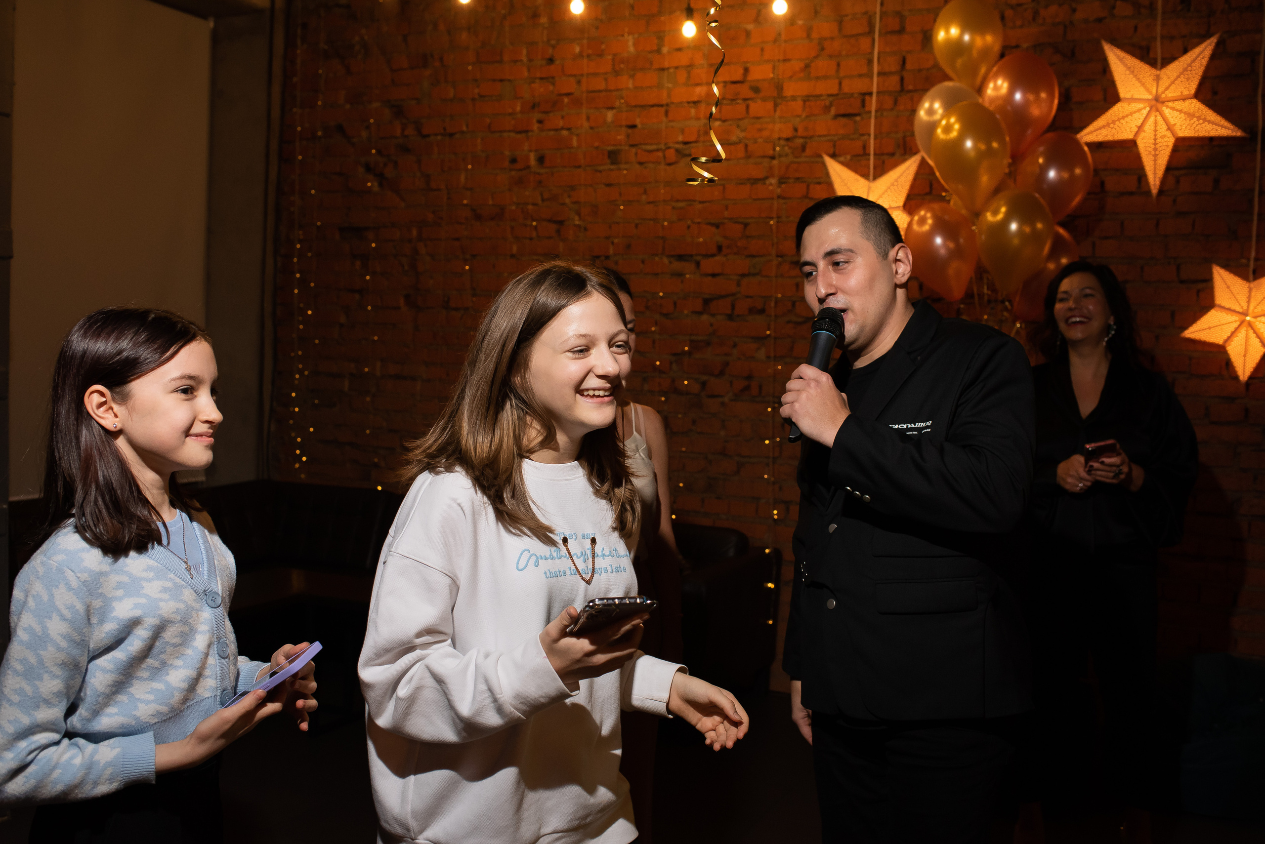 ДР Полины в лофте. Репортажный фотограф в Москве Alena Sfotkaet