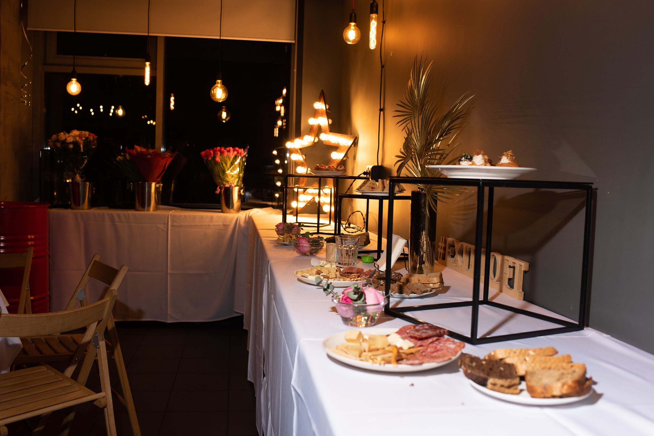 ДР Полины в лофте. Репортажный фотограф в Москве Alena Sfotkaet