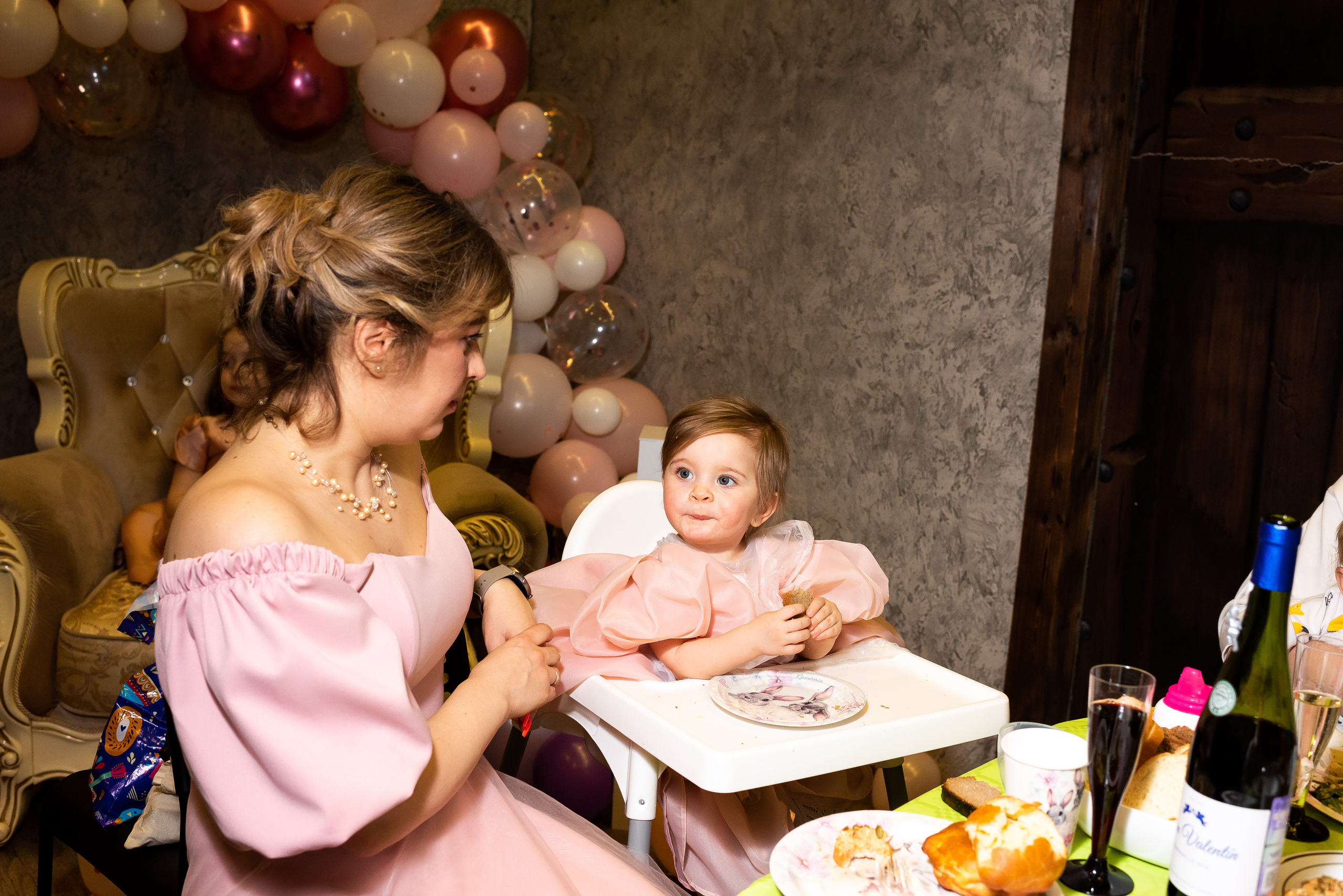 ДР Агаты в лофте. Репортажный фотограф в Москве Alena Sfotkaet