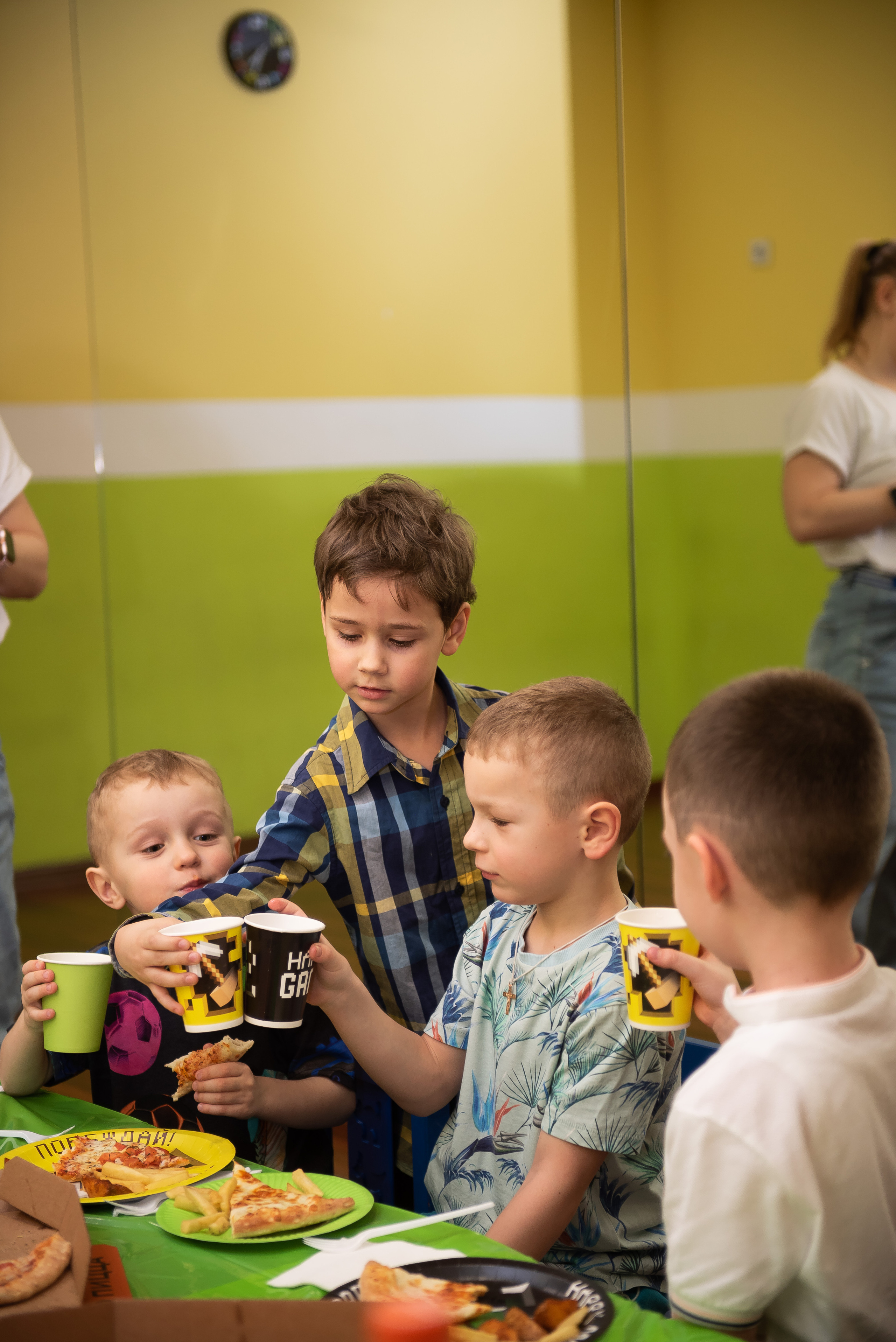 ДР Лёши в игровом центре. Репортажный фотограф в Москве Alena Sfotkaet