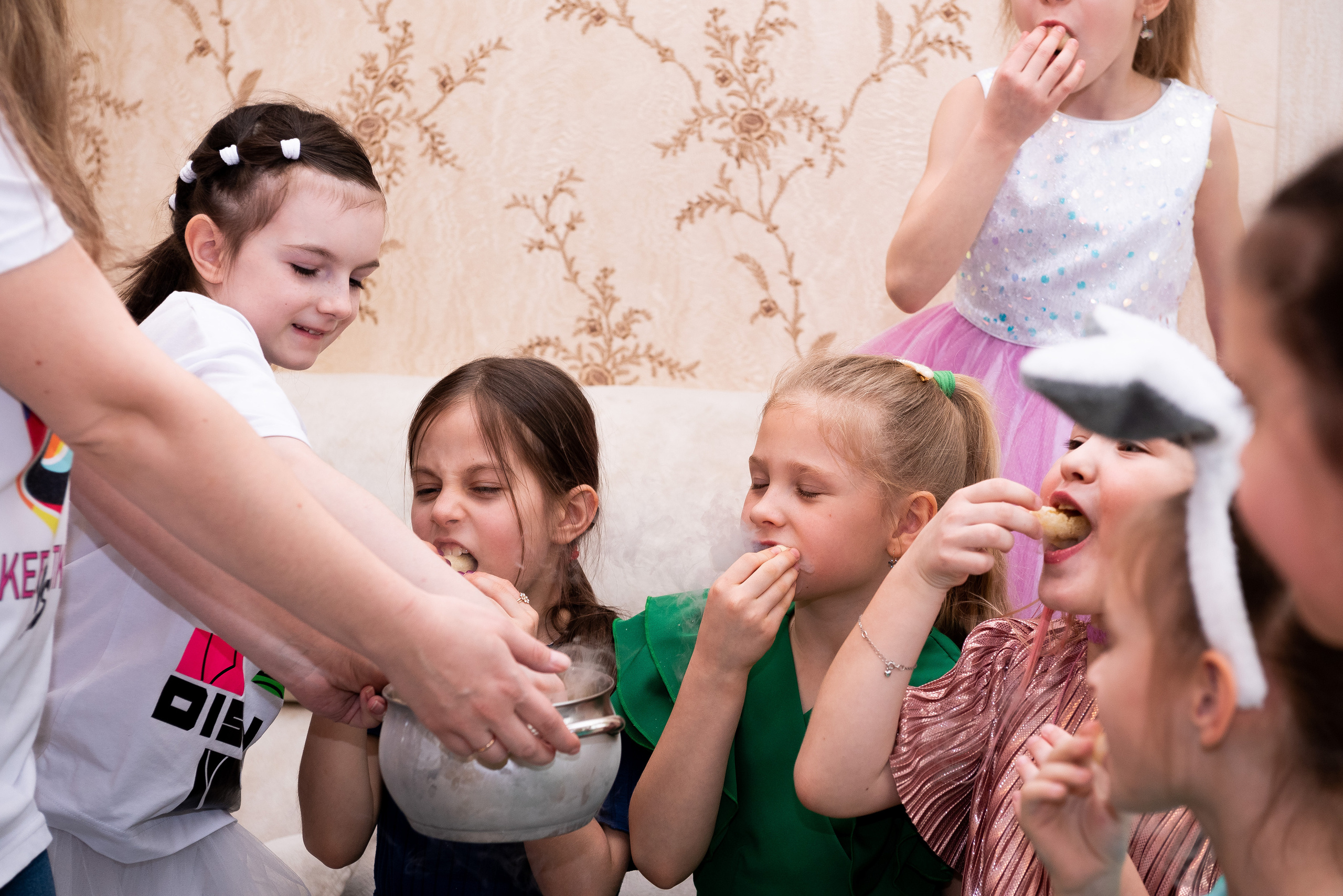 ДР Катюши дома. Репортажный фотограф в Москве Alena Sfotkaet