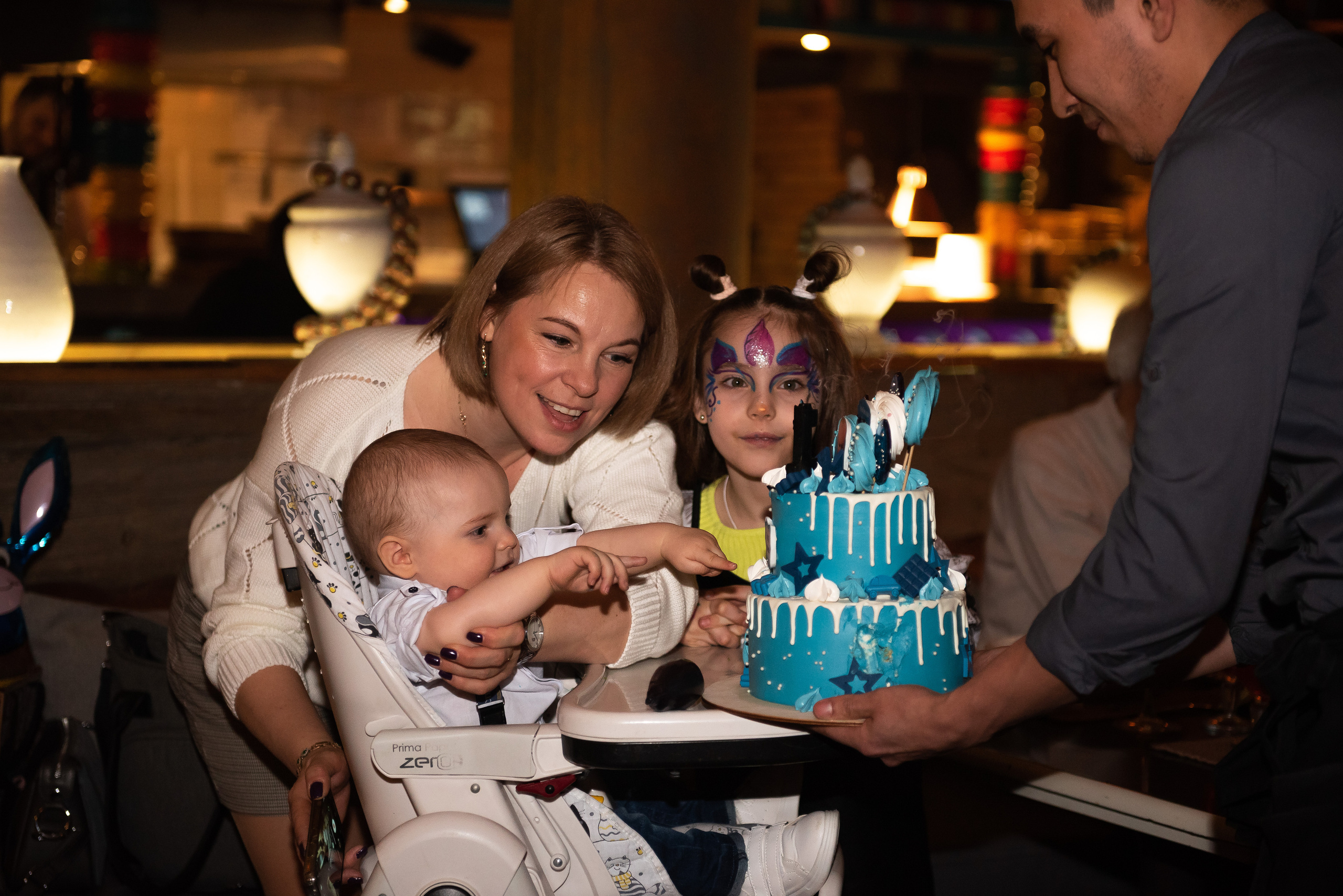 ДР Артёмки в ресторане. Репортажный фотограф в Москве Alena Sfotkaet