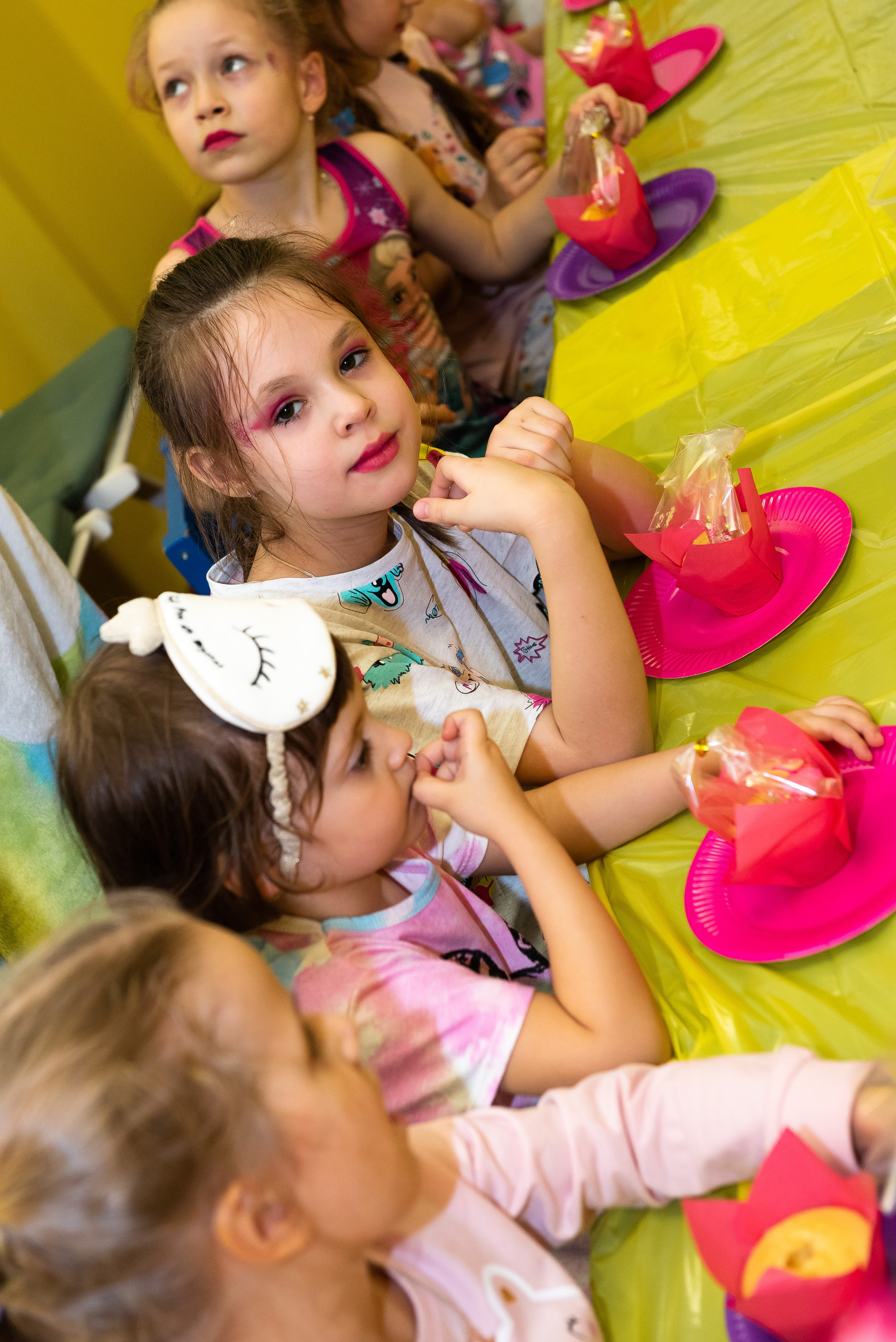 Пижамная вечеринка в игровом центре. Репортажный фотограф в Москве Alena Sfotkaet