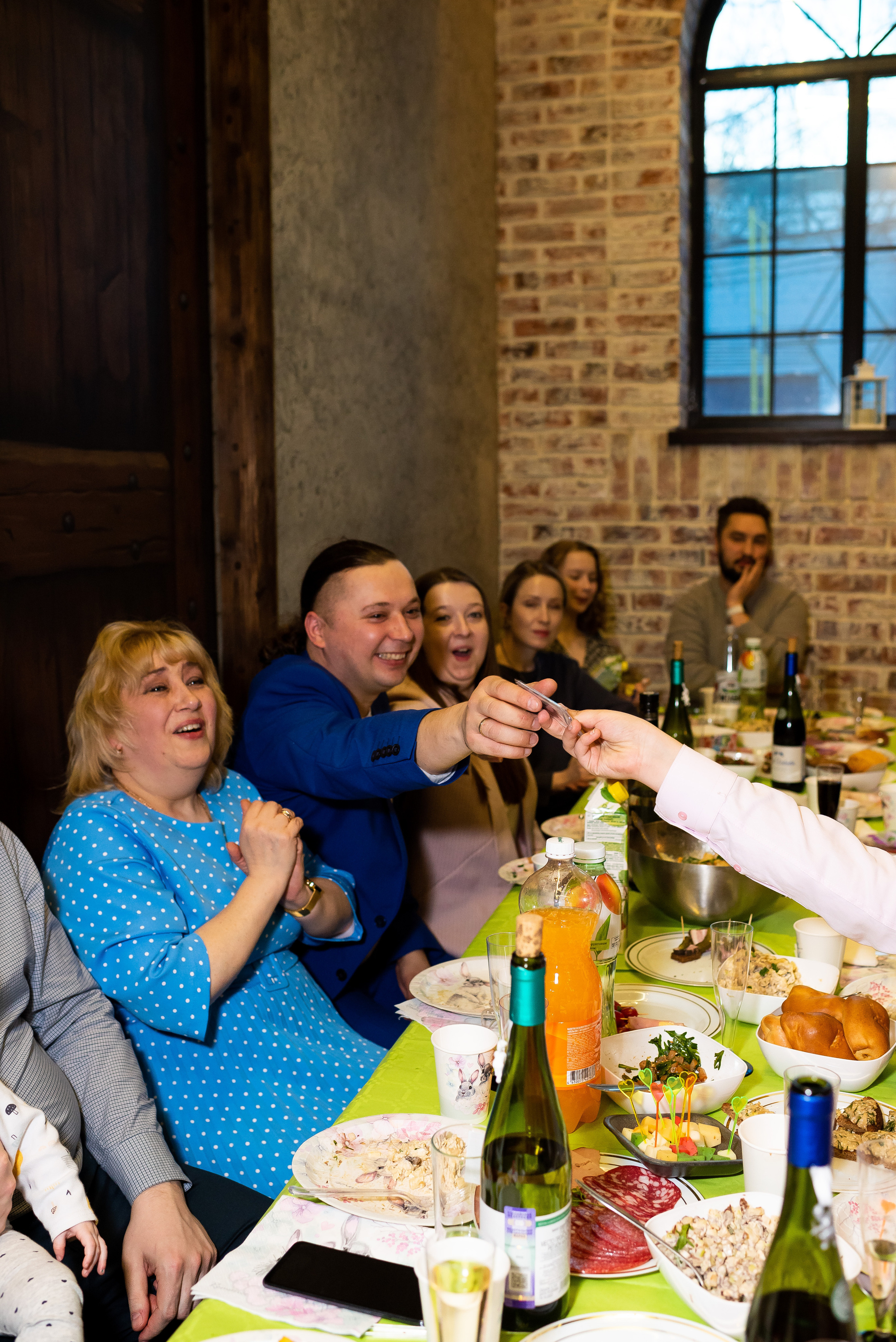 ДР Агаты в лофте. Репортажный фотограф в Москве Alena Sfotkaet