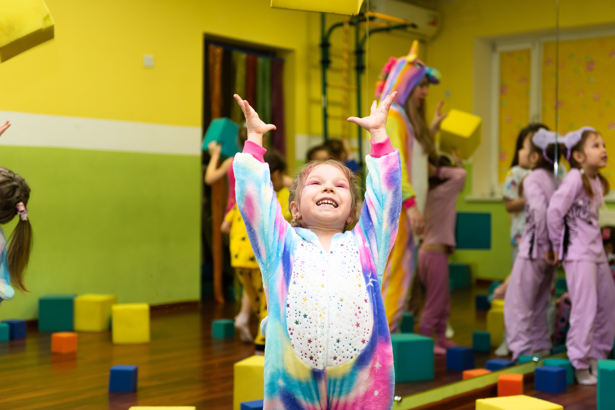 Пижамная вечеринка в игровом центре. Репортажный фотограф в Москве Alena Sfotkaet