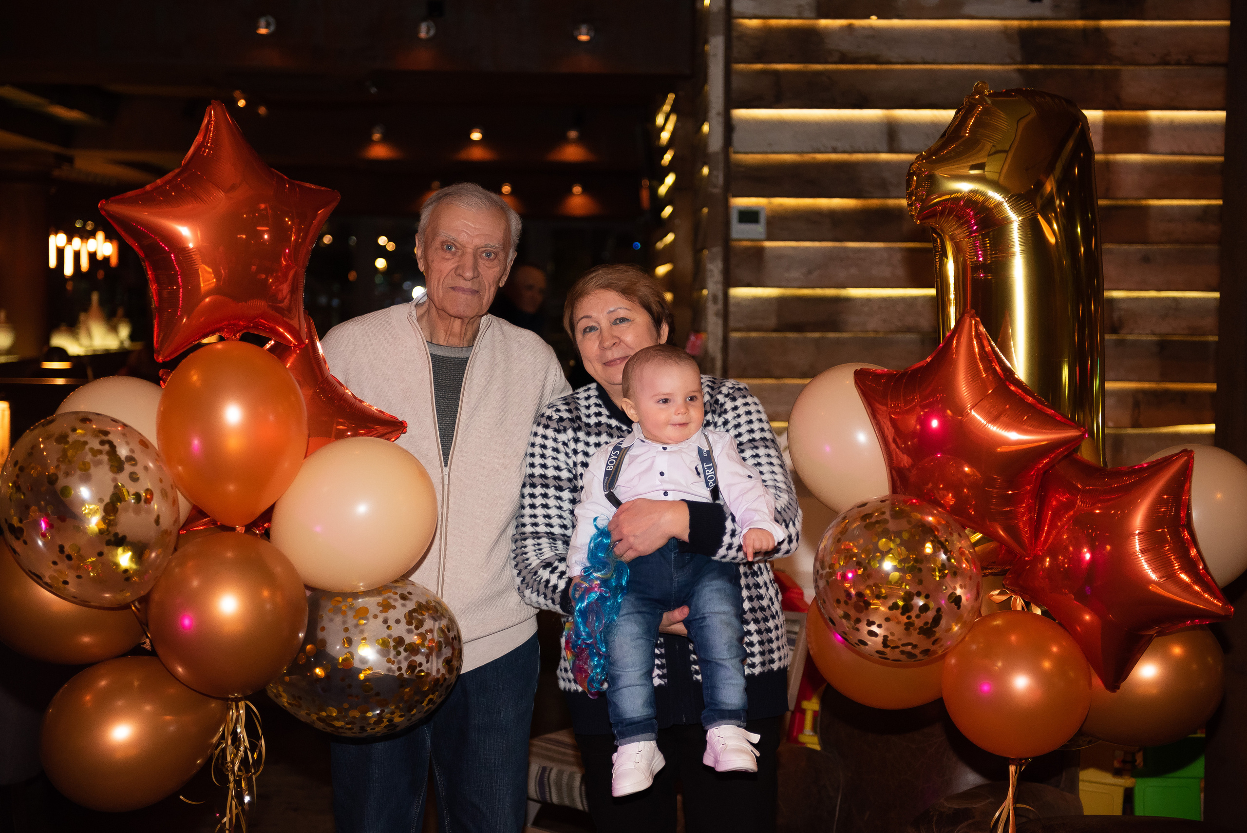 ДР Артёмки в ресторане. Репортажный фотограф в Москве Alena Sfotkaet