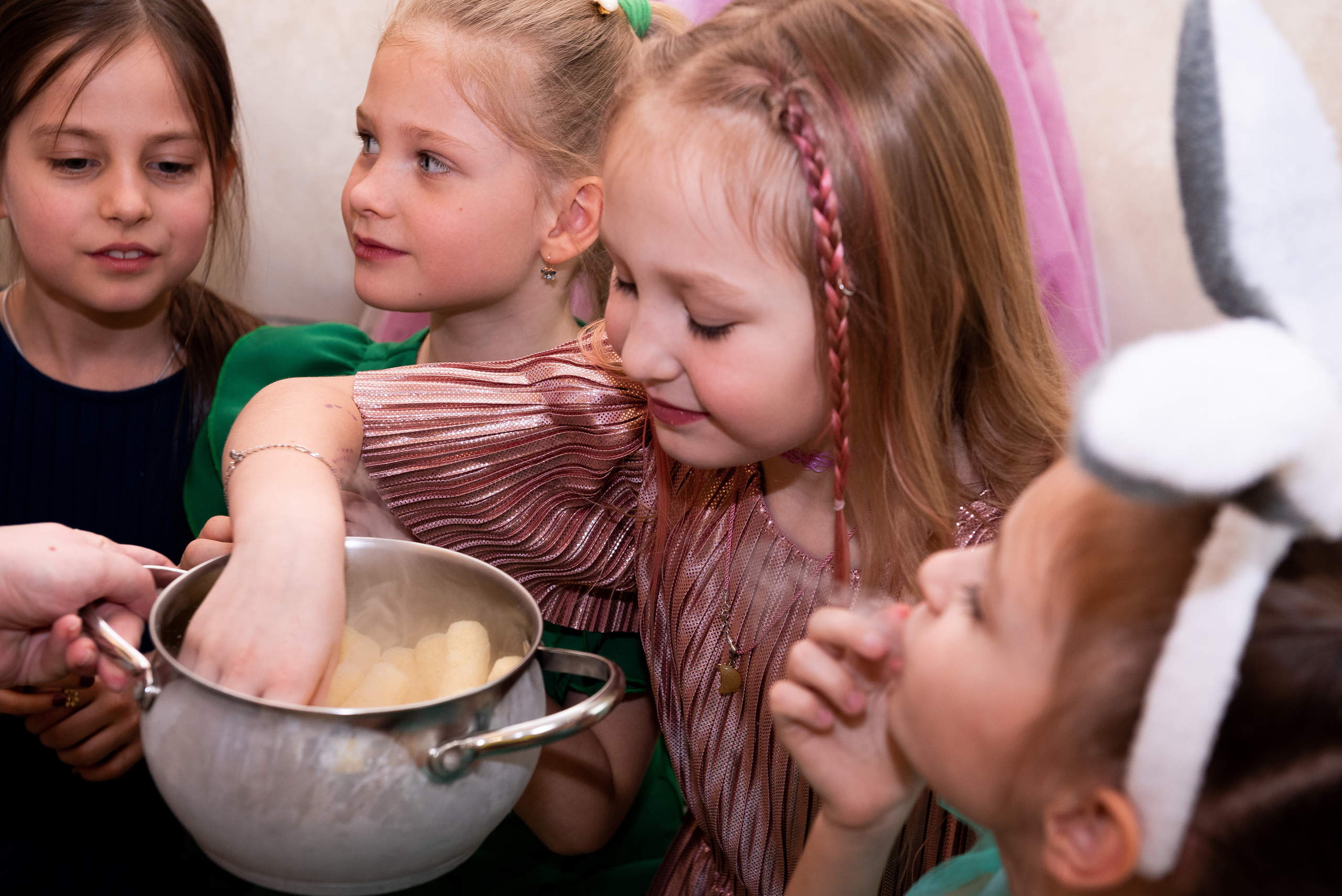 ДР Катюши дома. Репортажный фотограф в Москве Alena Sfotkaet