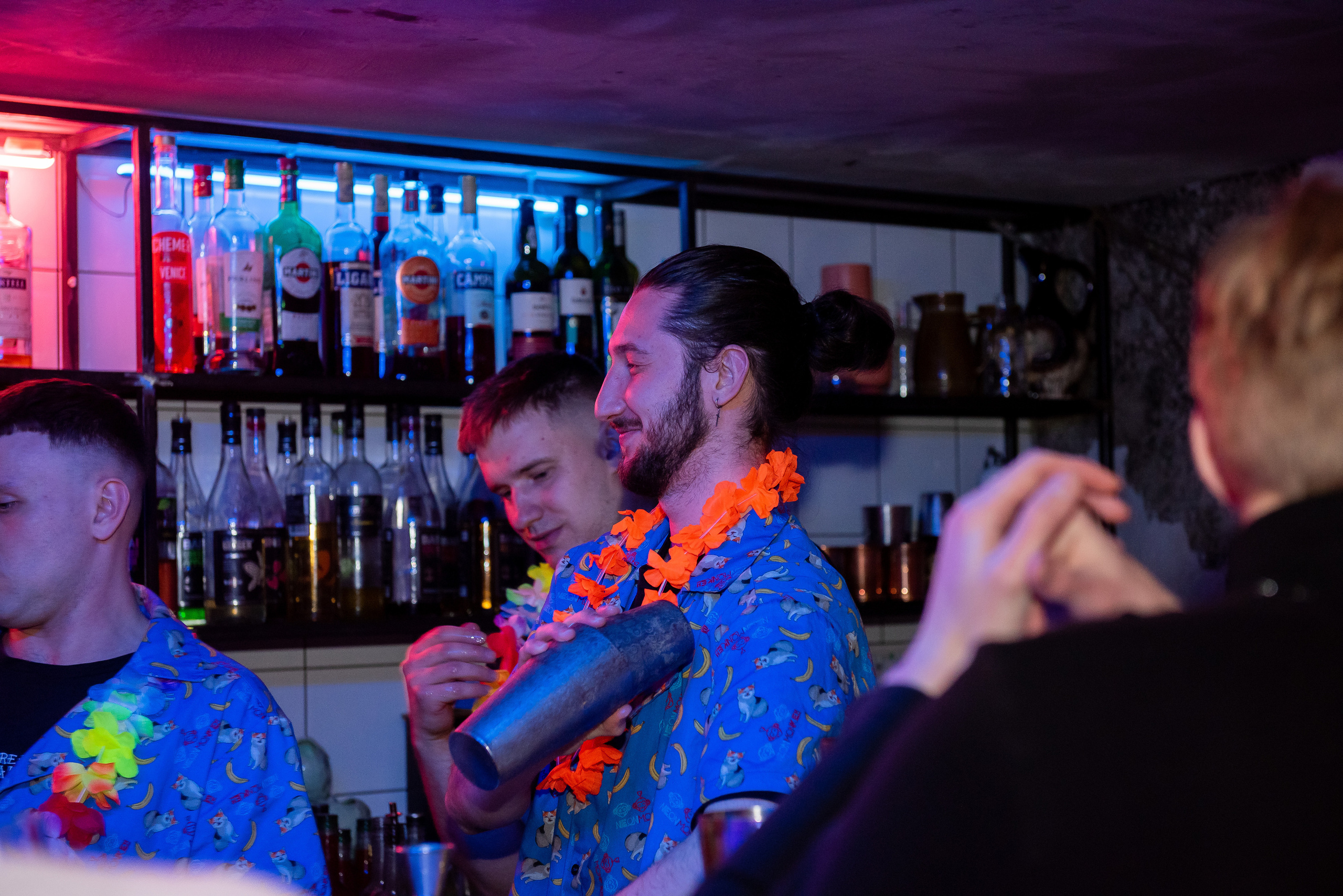 Один вечер трёх баров Москвы. Репортажный фотограф в Москве Alena Sfotkaet