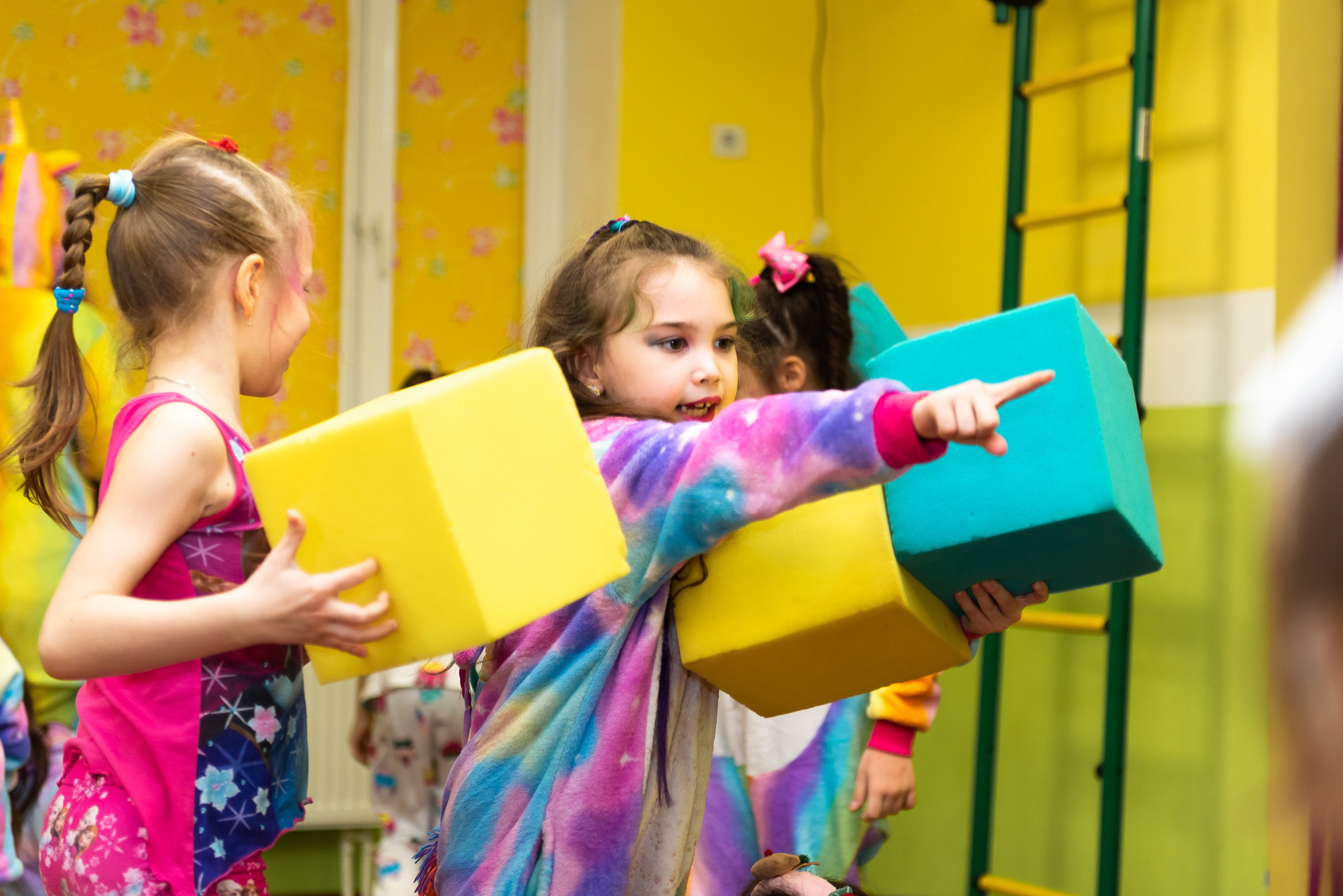 Пижамная вечеринка в игровом центре. Репортажный фотограф в Москве Alena Sfotkaet