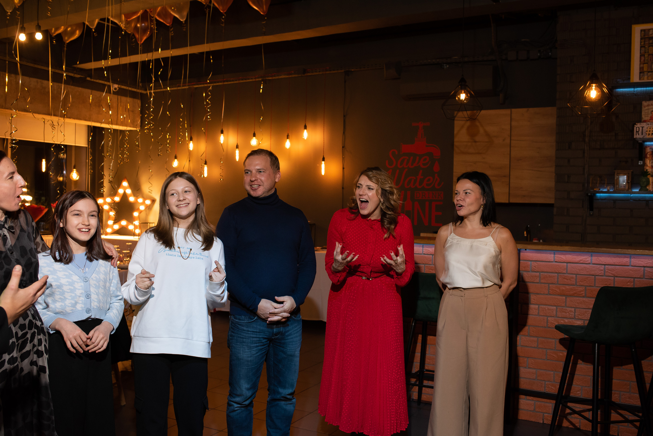 ДР Полины в лофте. Репортажный фотограф в Москве Alena Sfotkaet