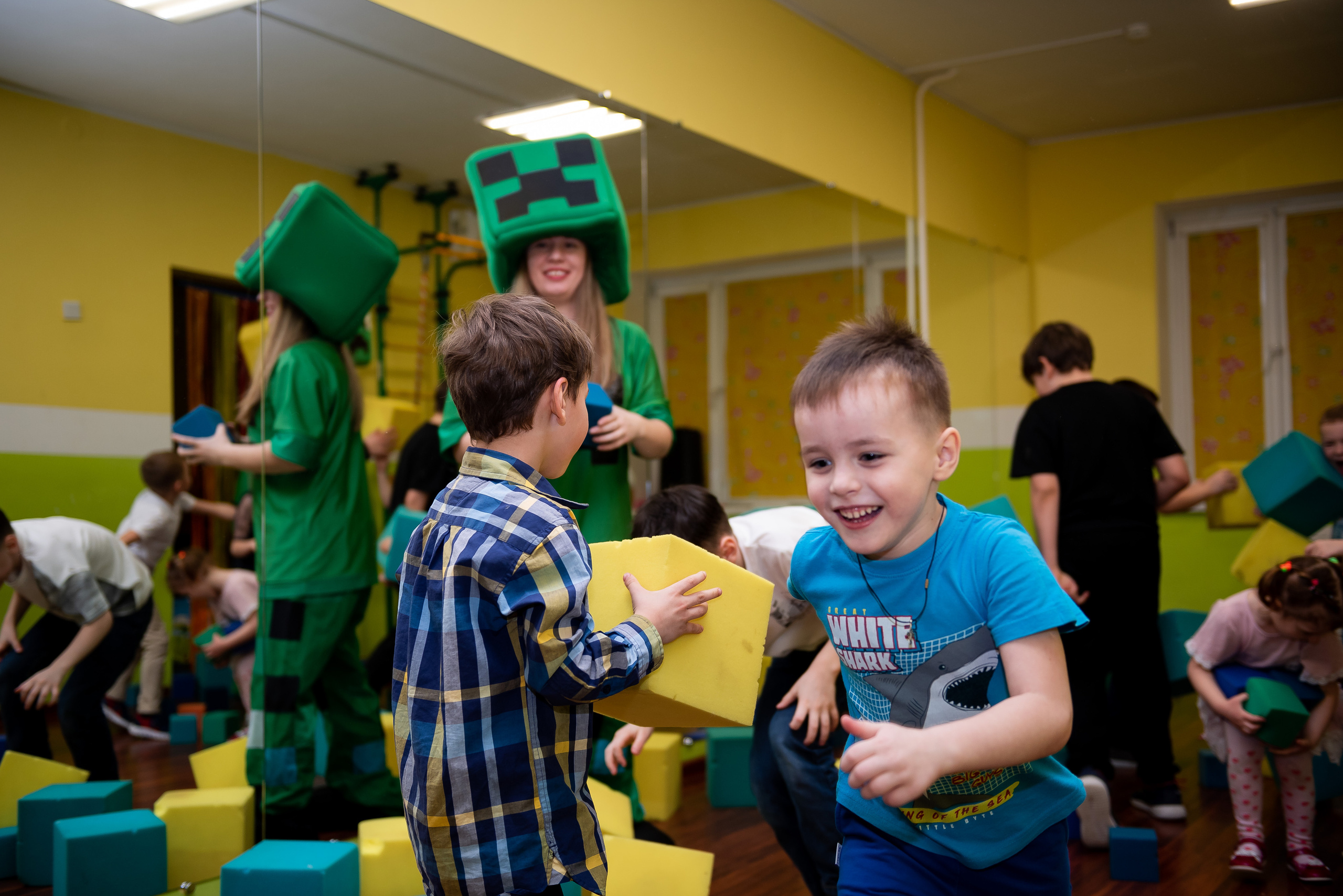 ДР Лёши в игровом центре. Репортажный фотограф в Москве Alena Sfotkaet