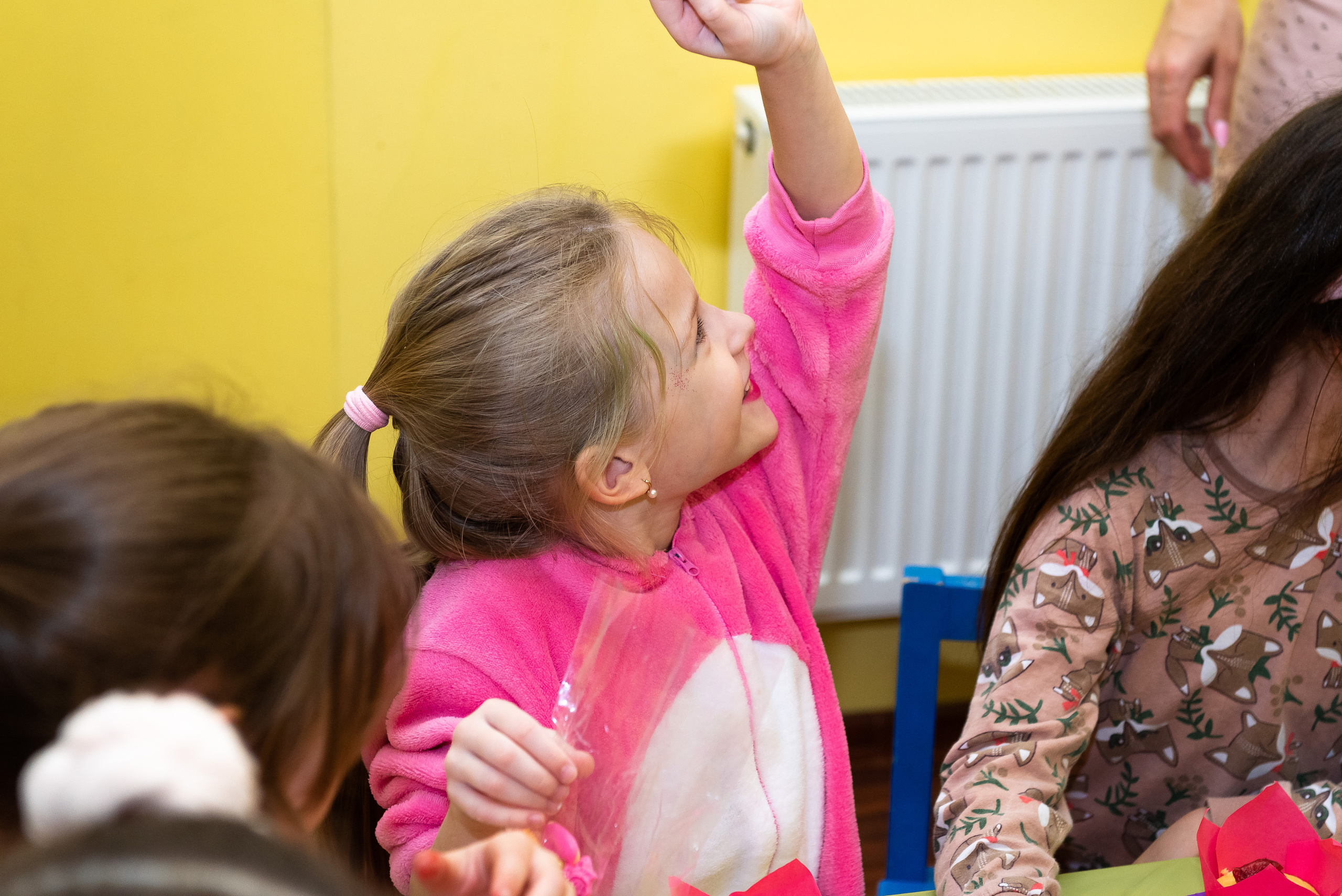 Пижамная вечеринка в игровом центре. Репортажный фотограф в Москве Alena Sfotkaet