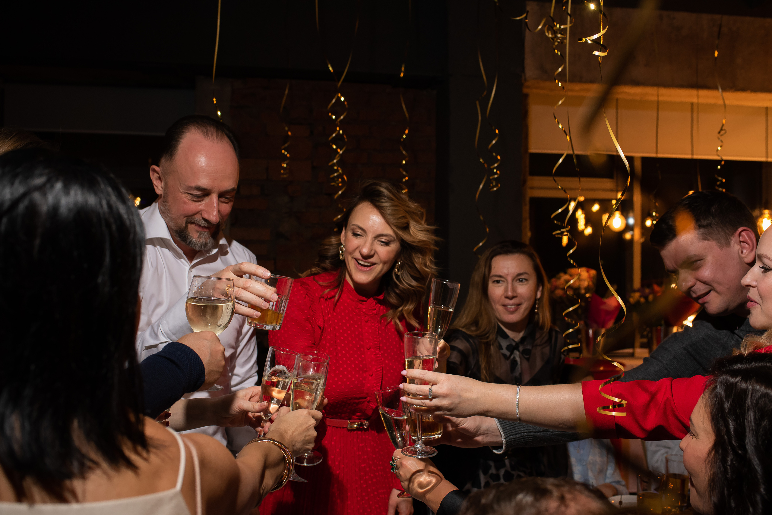 ДР Полины в лофте. Репортажный фотограф в Москве Alena Sfotkaet