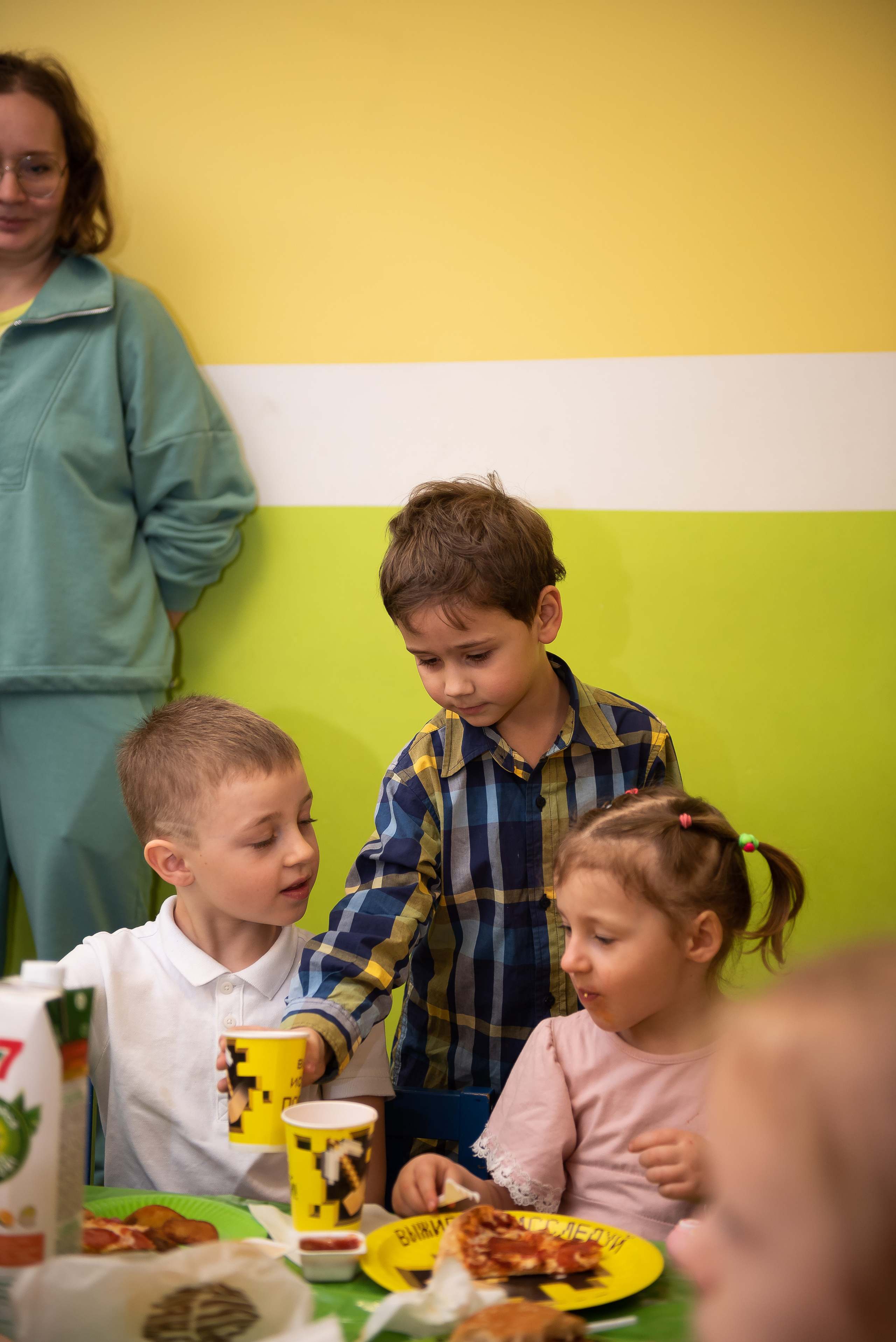 ДР Лёши в игровом центре. Репортажный фотограф в Москве Alena Sfotkaet