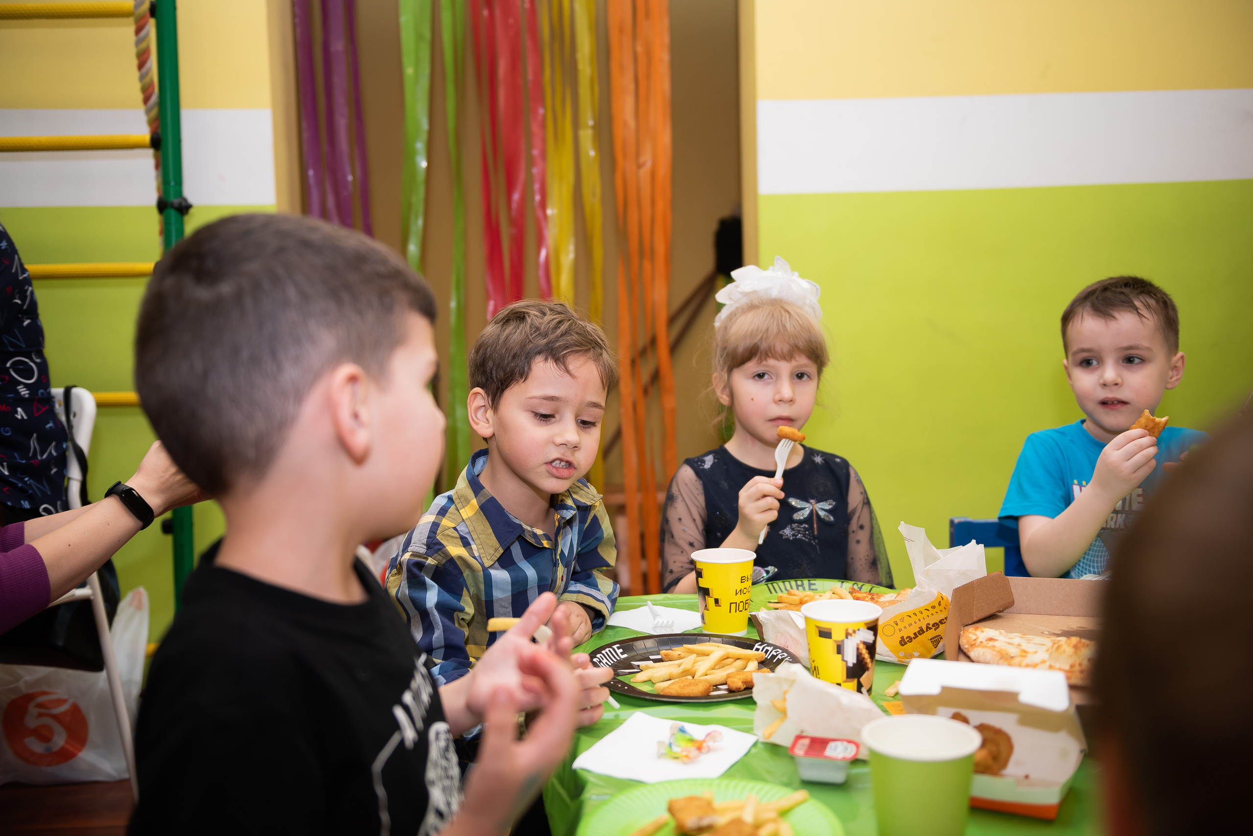 ДР Лёши в игровом центре. Репортажный фотограф в Москве Alena Sfotkaet