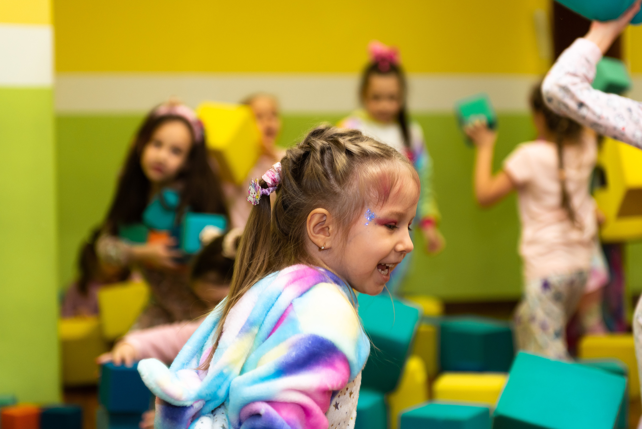 Пижамная вечеринка в игровом центре. Репортажный фотограф в Москве Alena Sfotkaet