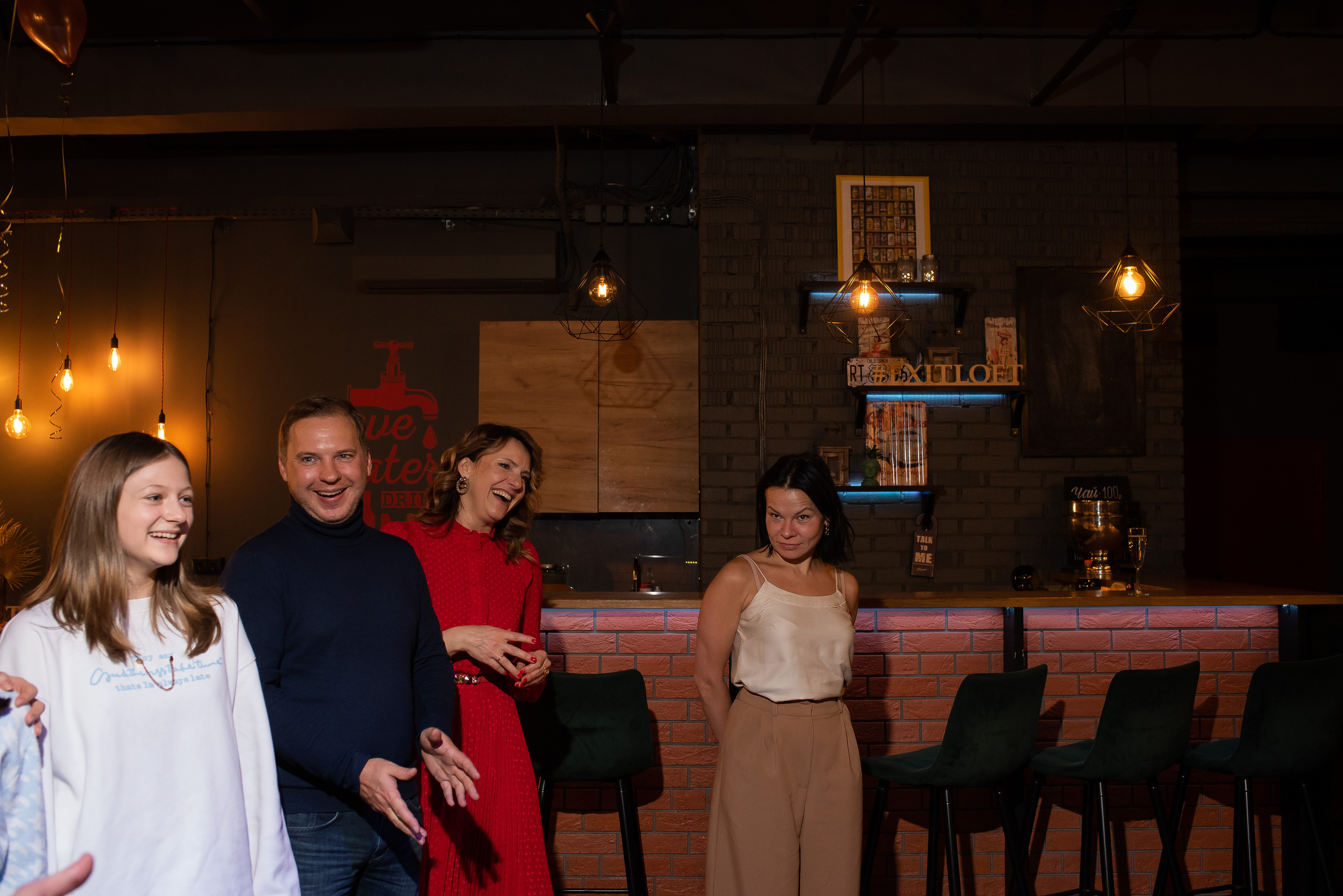 ДР Полины в лофте. Репортажный фотограф в Москве Alena Sfotkaet