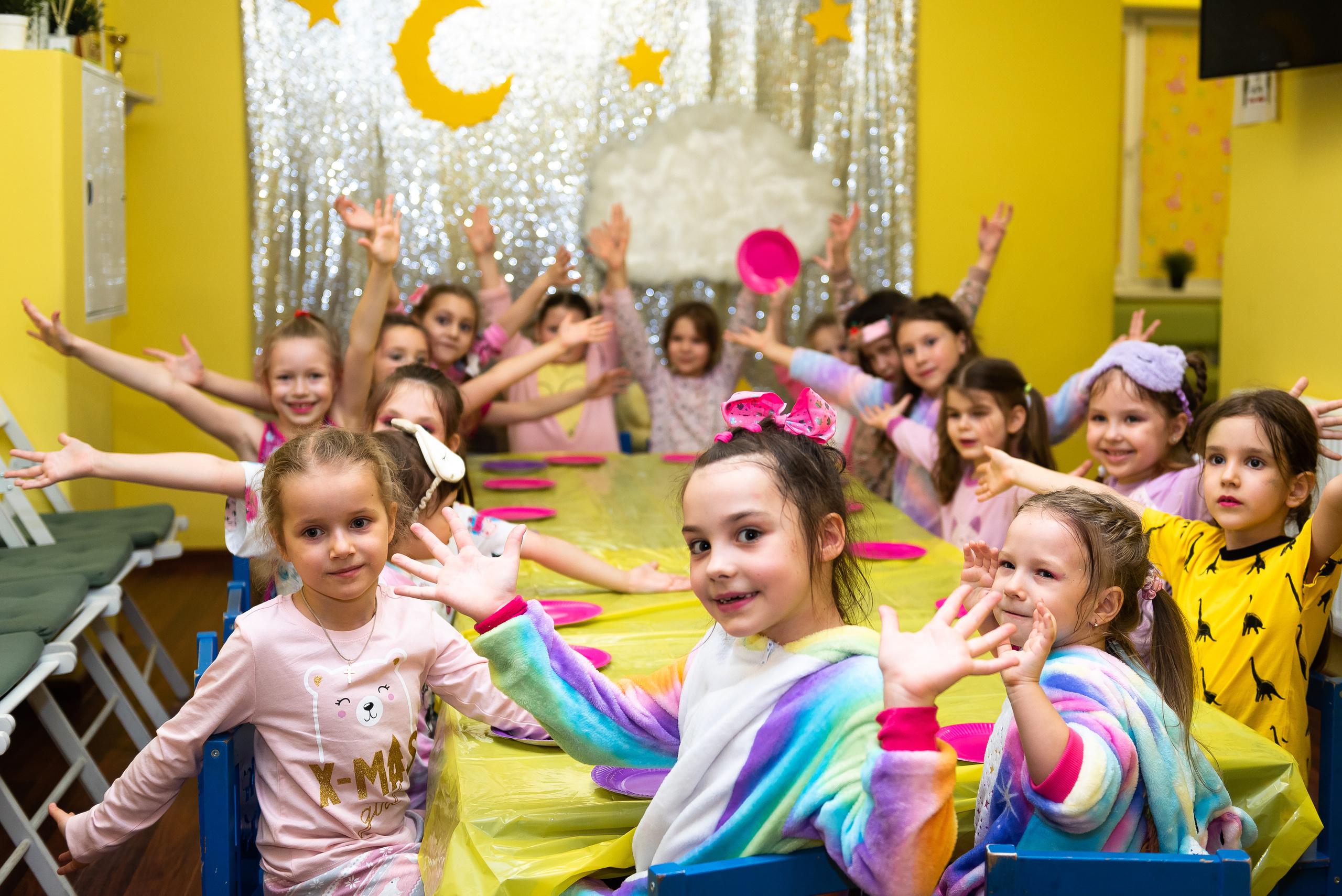 Пижамная вечеринка в игровом центре. Репортажный фотограф в Москве Alena Sfotkaet