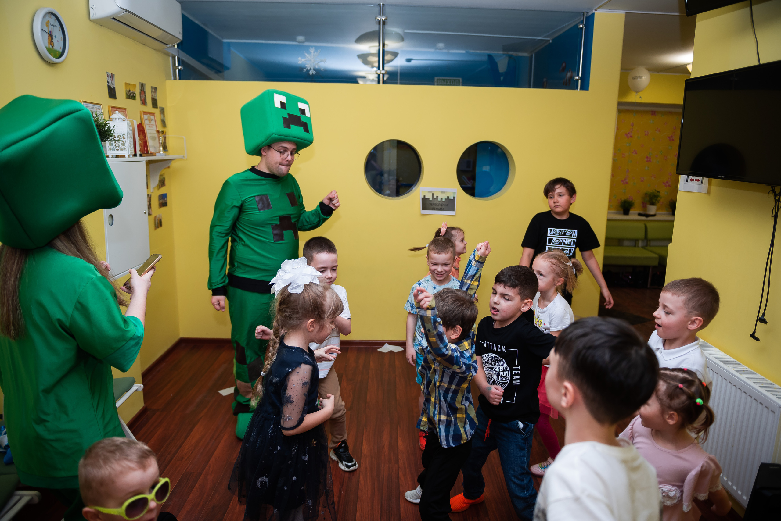 ДР Лёши в игровом центре. Репортажный фотограф в Москве Alena Sfotkaet