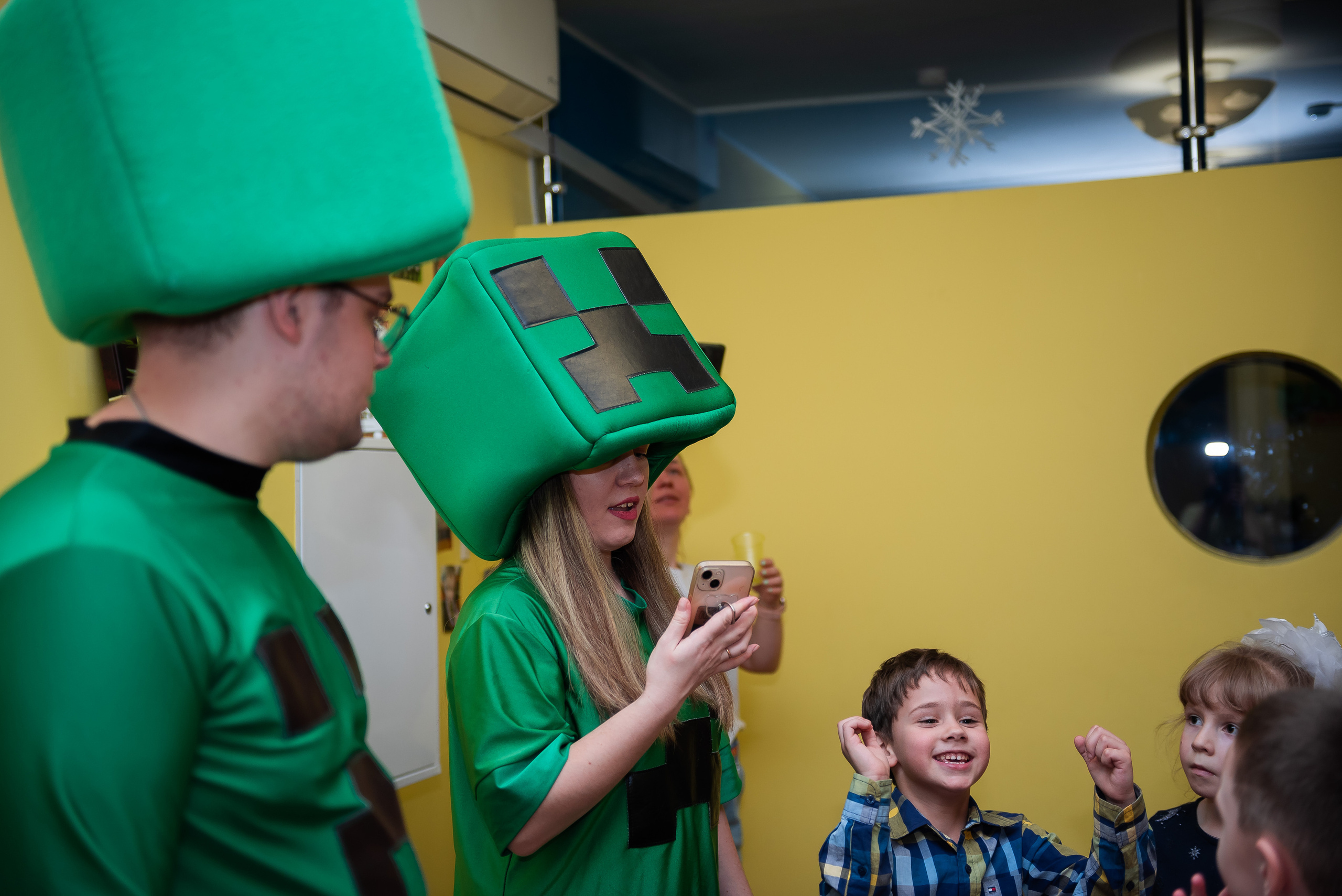 ДР Лёши в игровом центре. Репортажный фотограф в Москве Alena Sfotkaet