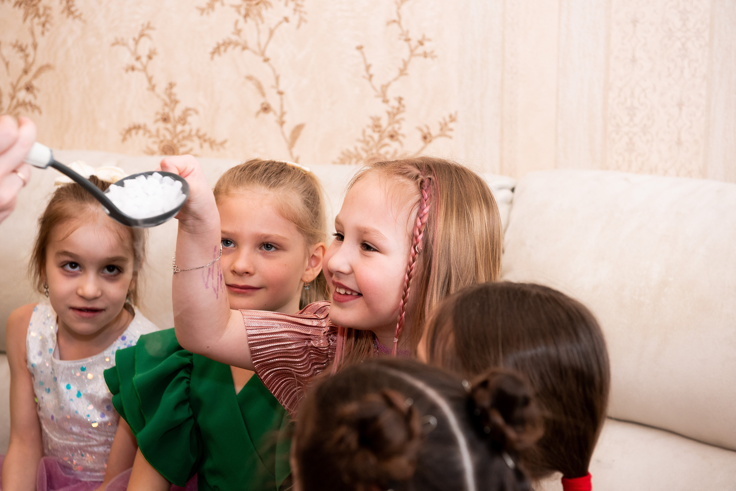 ДР Катюши дома. Репортажный фотограф в Москве Alena Sfotkaet