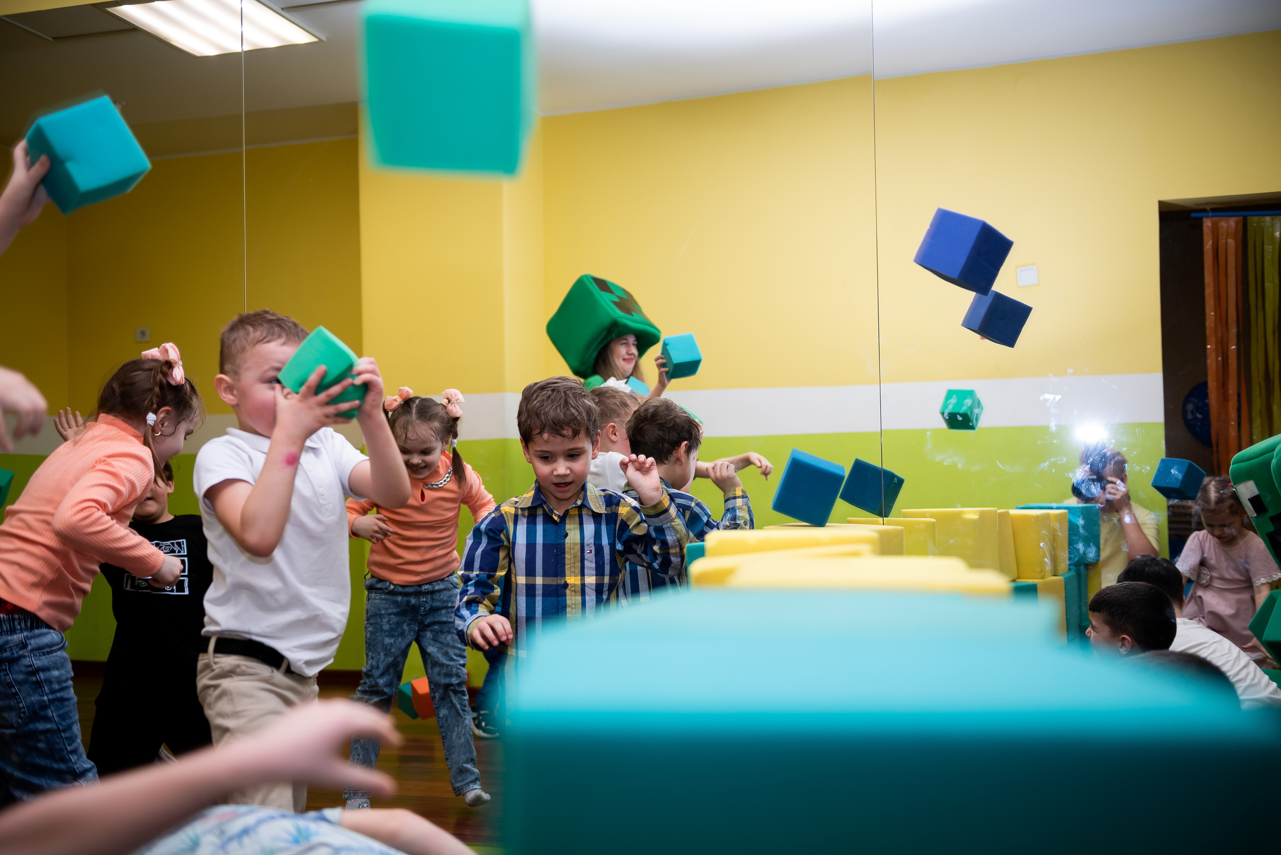 ДР Лёши в игровом центре. Репортажный фотограф в Москве Alena Sfotkaet