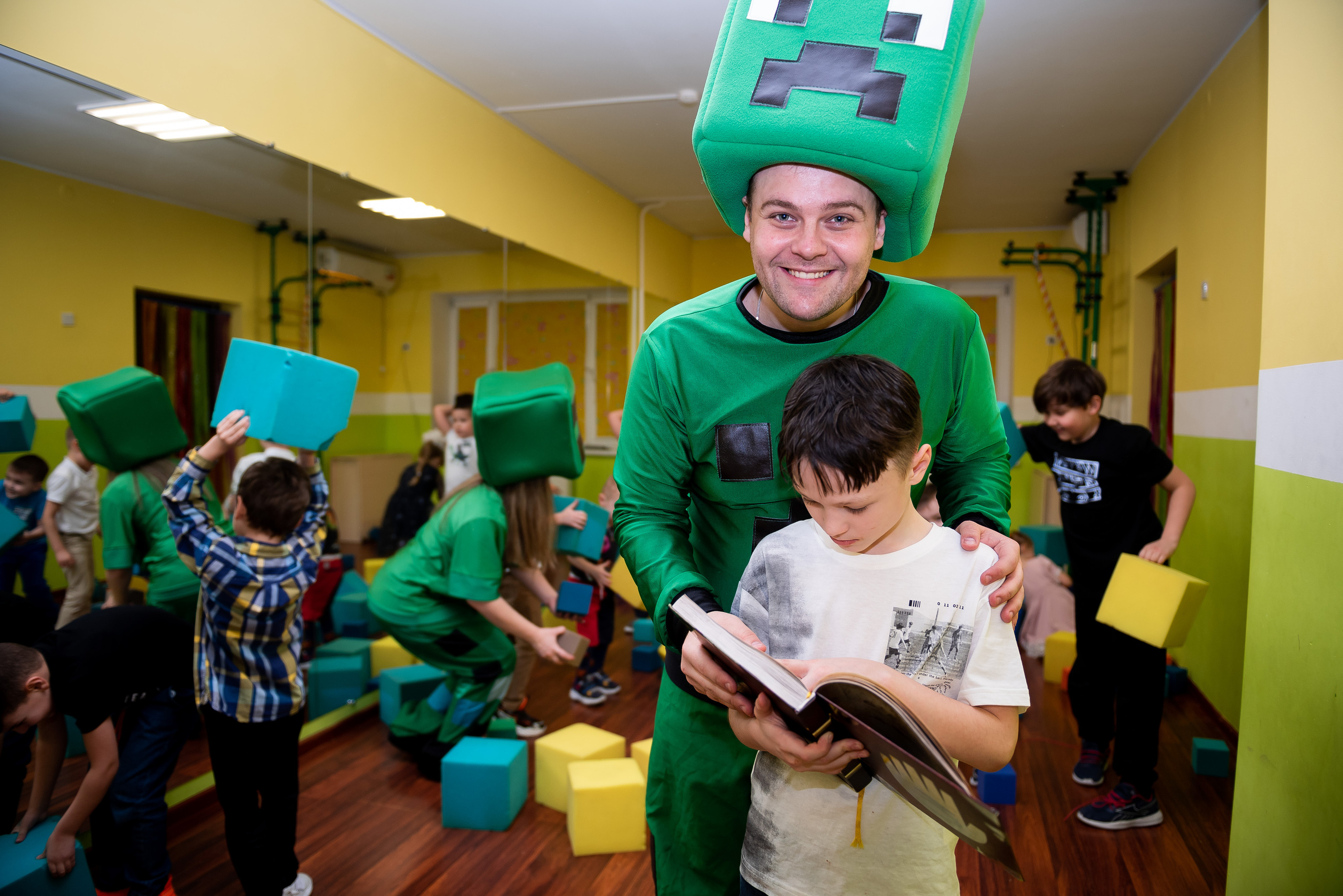 ДР Лёши в игровом центре. Репортажный фотограф в Москве Alena Sfotkaet