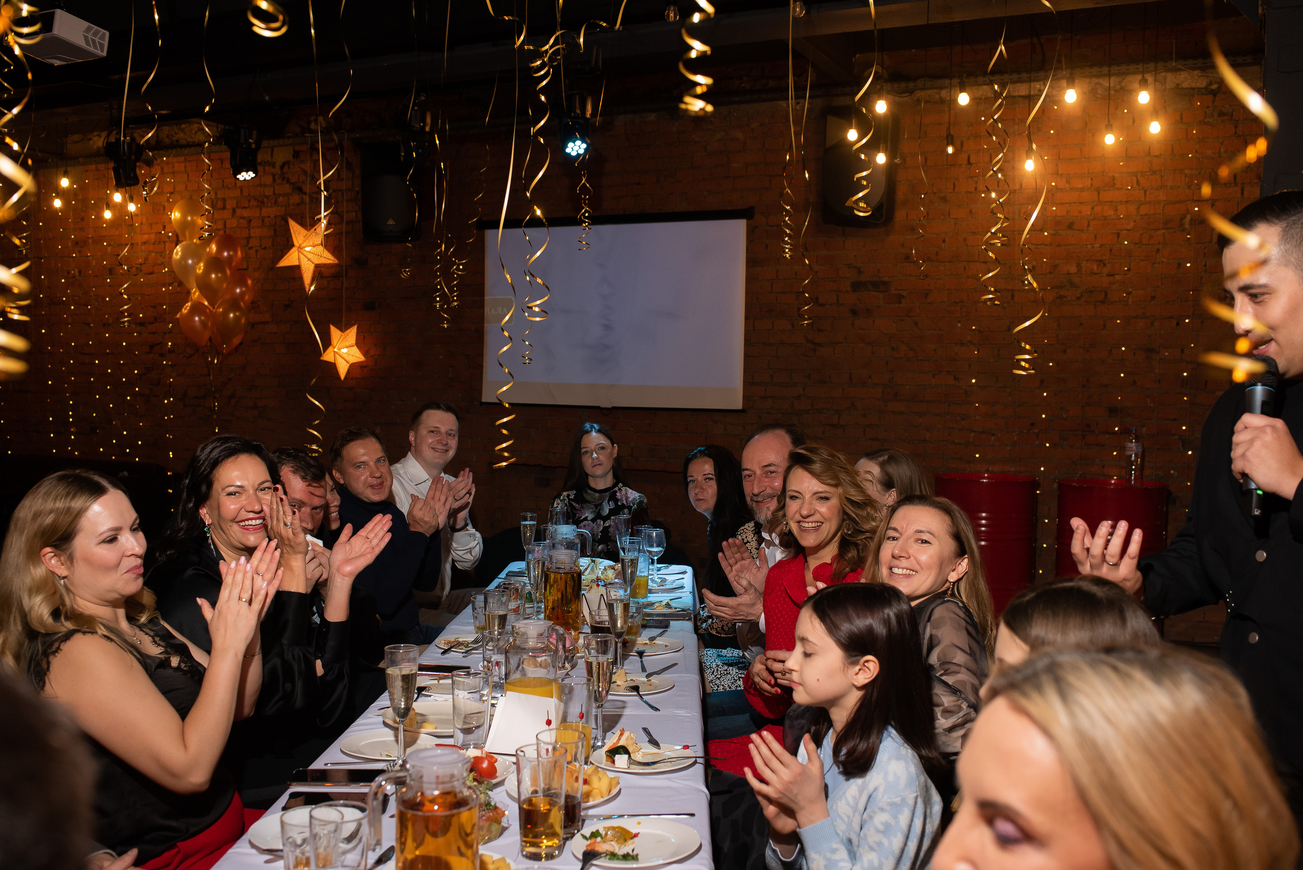 ДР Полины в лофте. Репортажный фотограф в Москве Alena Sfotkaet