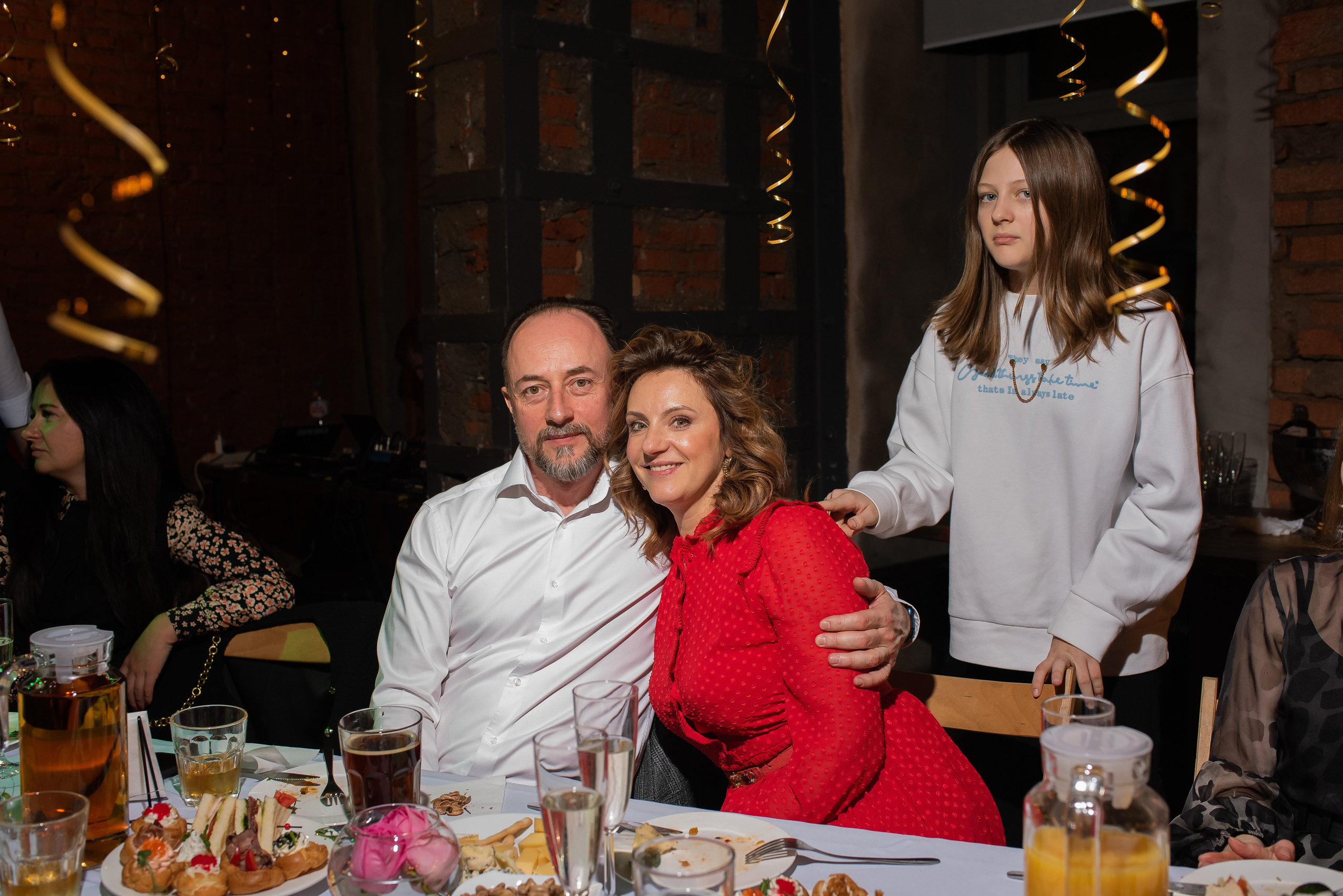 ДР Полины в лофте. Репортажный фотограф в Москве Alena Sfotkaet