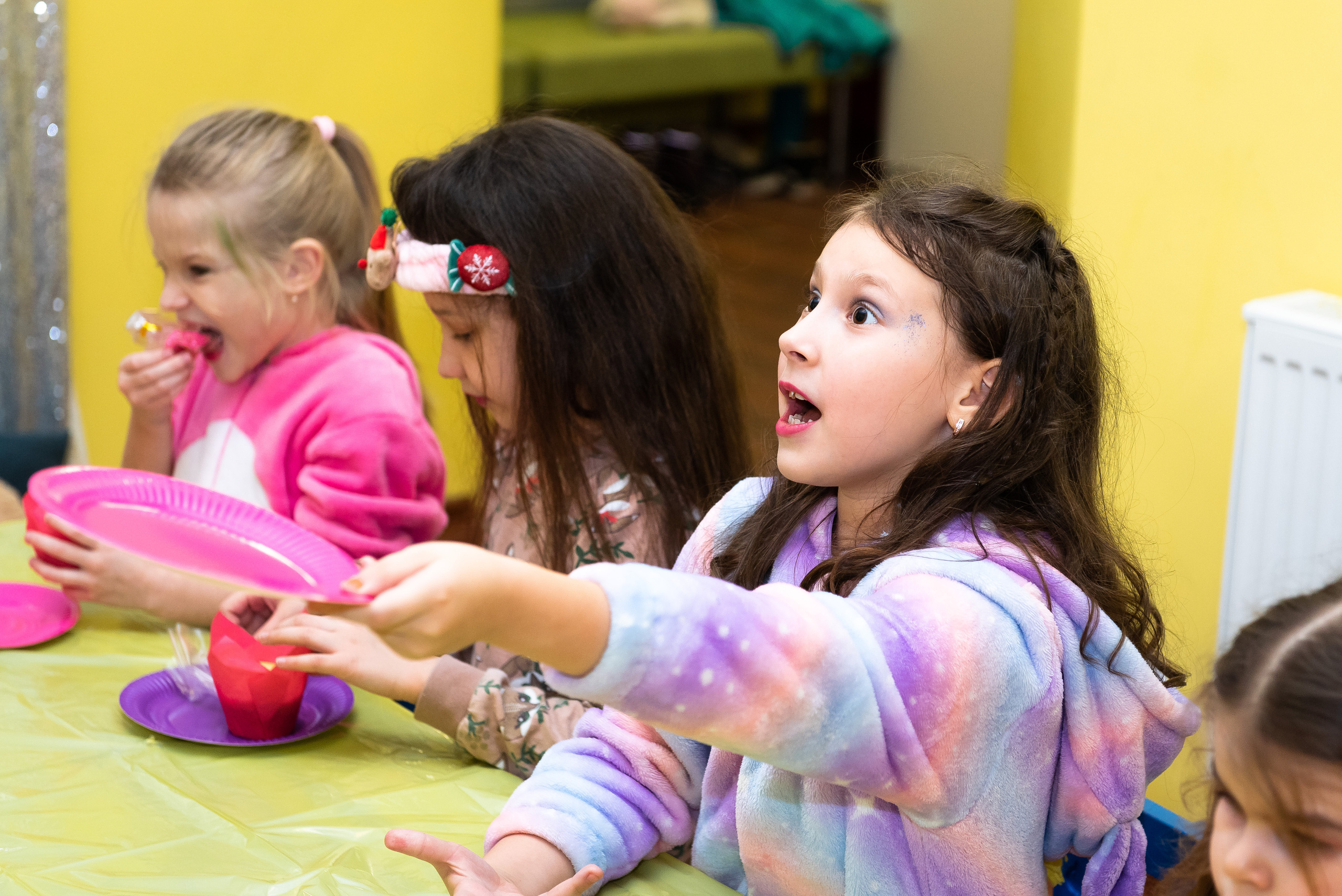 Пижамная вечеринка в игровом центре. Репортажный фотограф в Москве Alena Sfotkaet