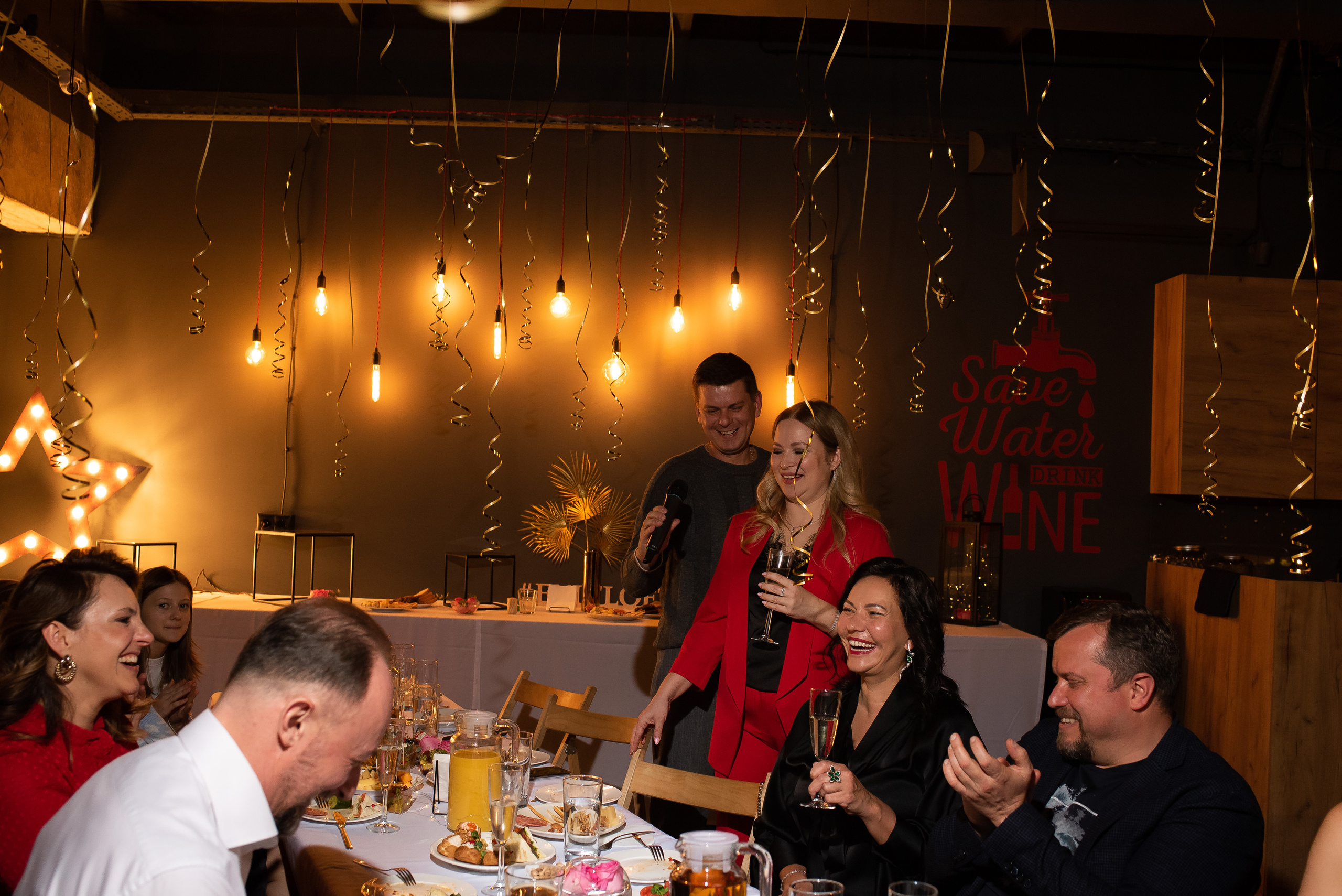 ДР Полины в лофте. Репортажный фотограф в Москве Alena Sfotkaet