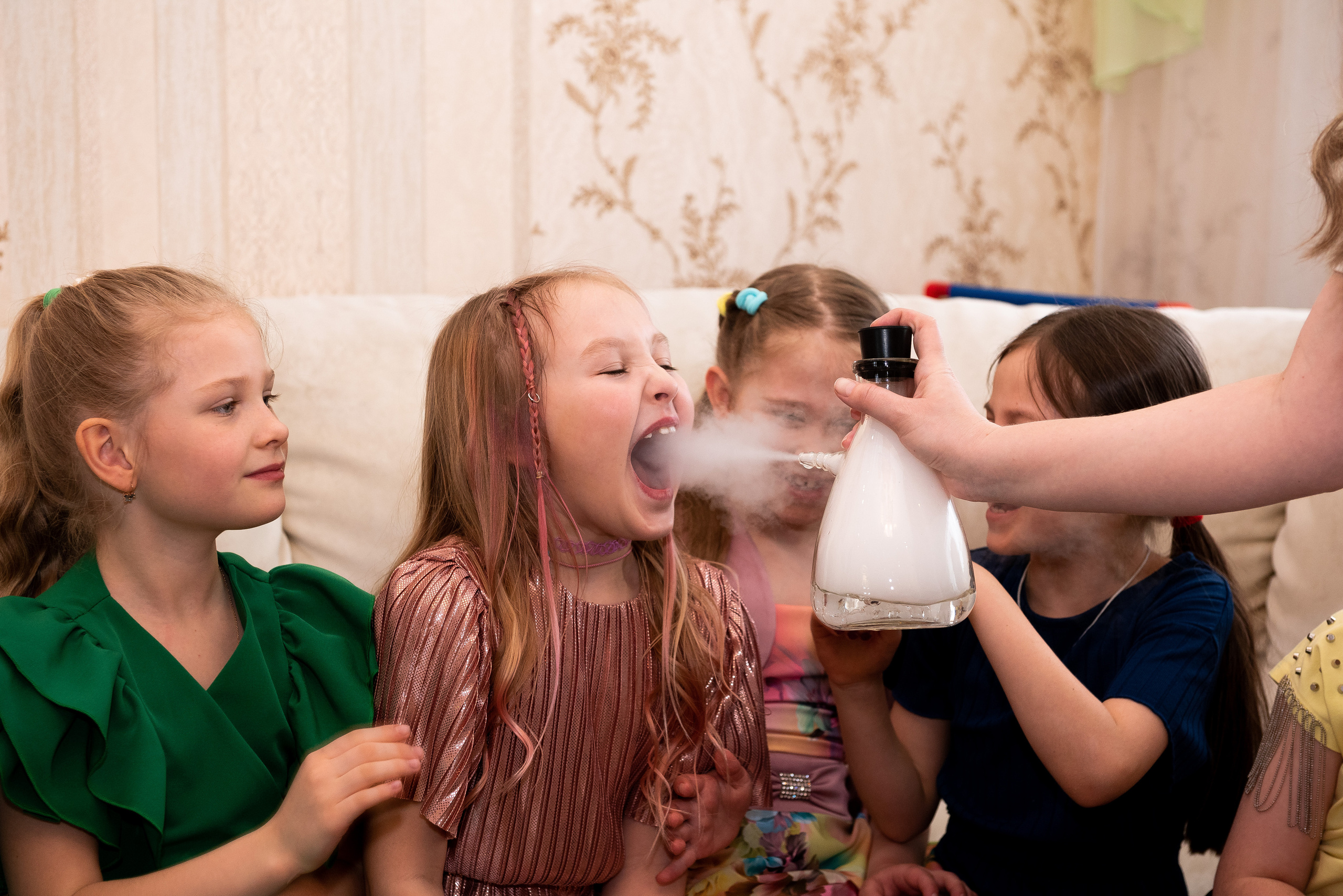 ДР Катюши дома. Репортажный фотограф в Москве Alena Sfotkaet