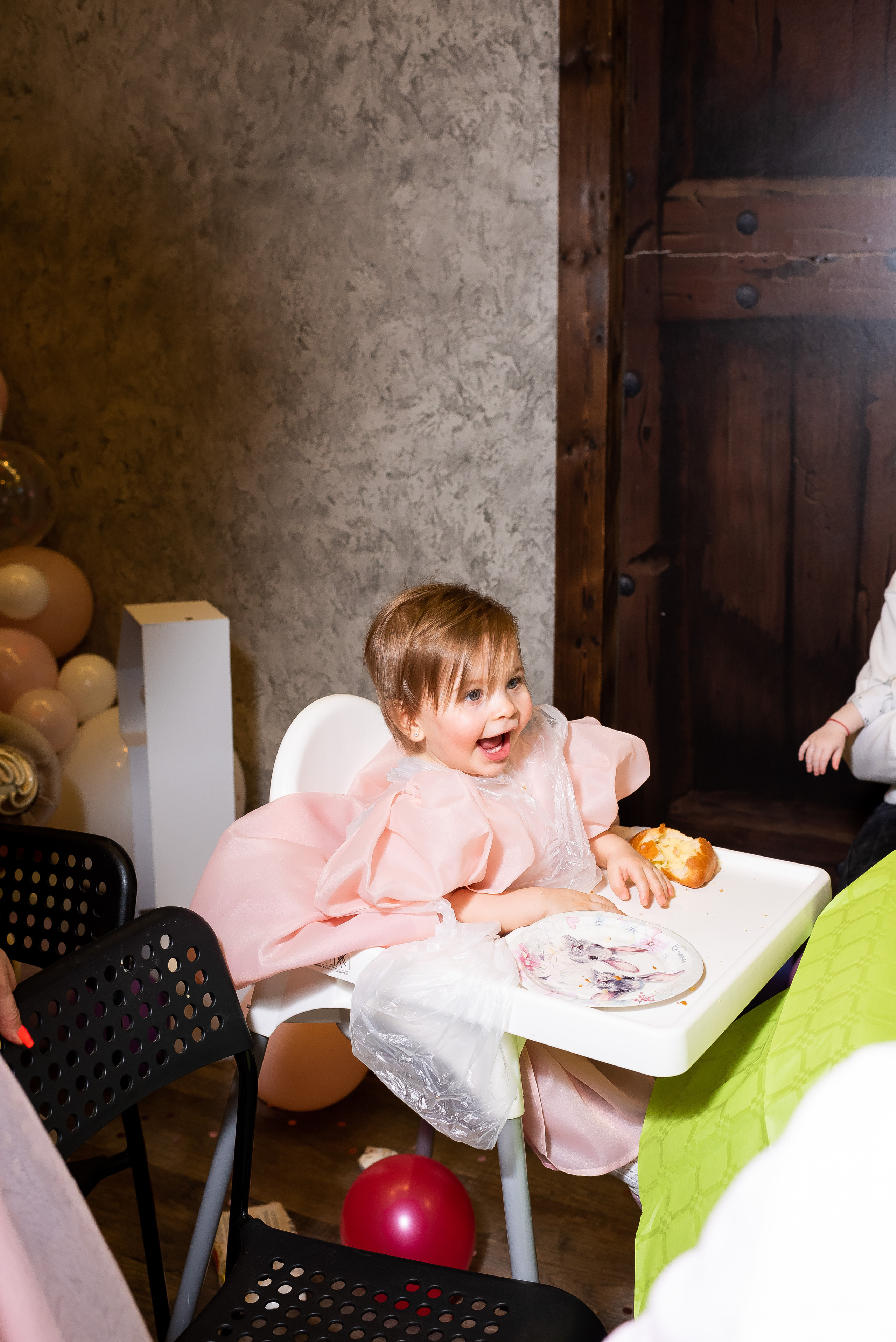 ДР Агаты в лофте. Репортажный фотограф в Москве Alena Sfotkaet