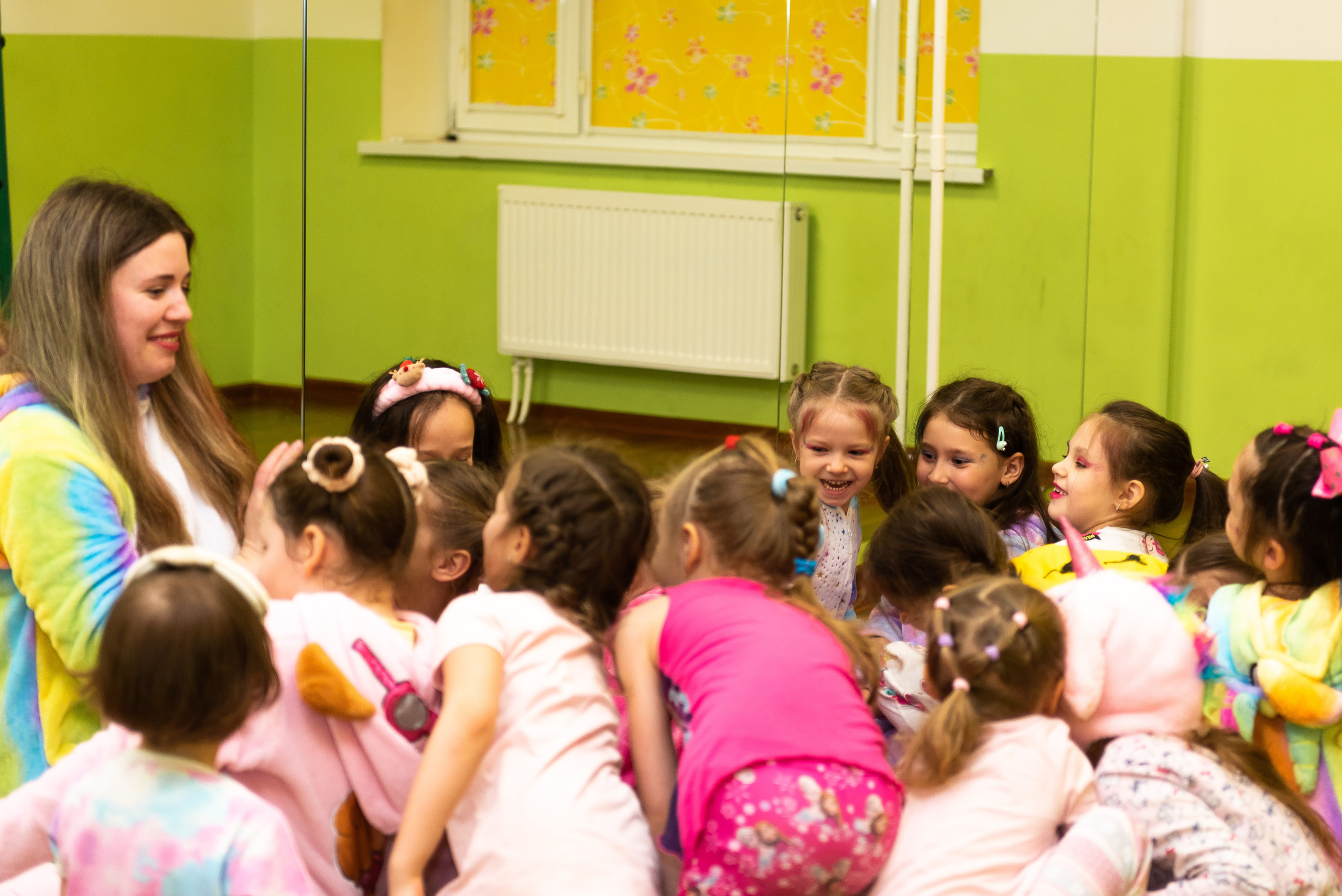 Пижамная вечеринка в игровом центре. Репортажный фотограф в Москве Alena Sfotkaet