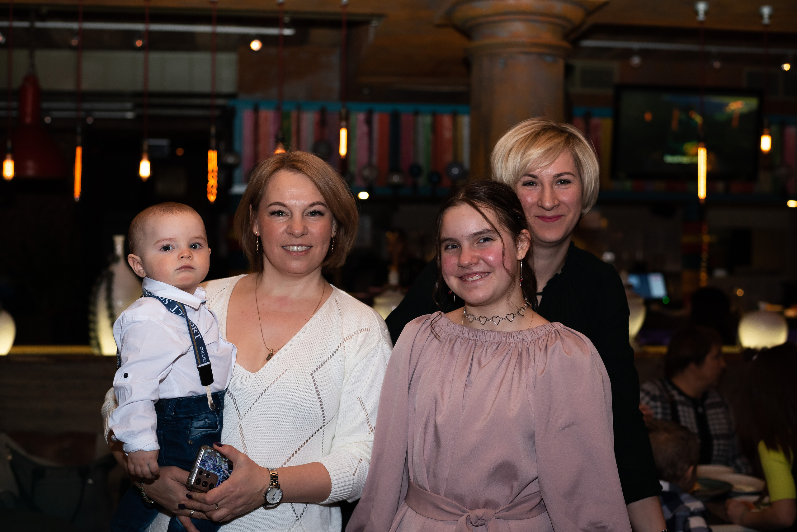 ДР Артёмки в ресторане. Репортажный фотограф в Москве Alena Sfotkaet