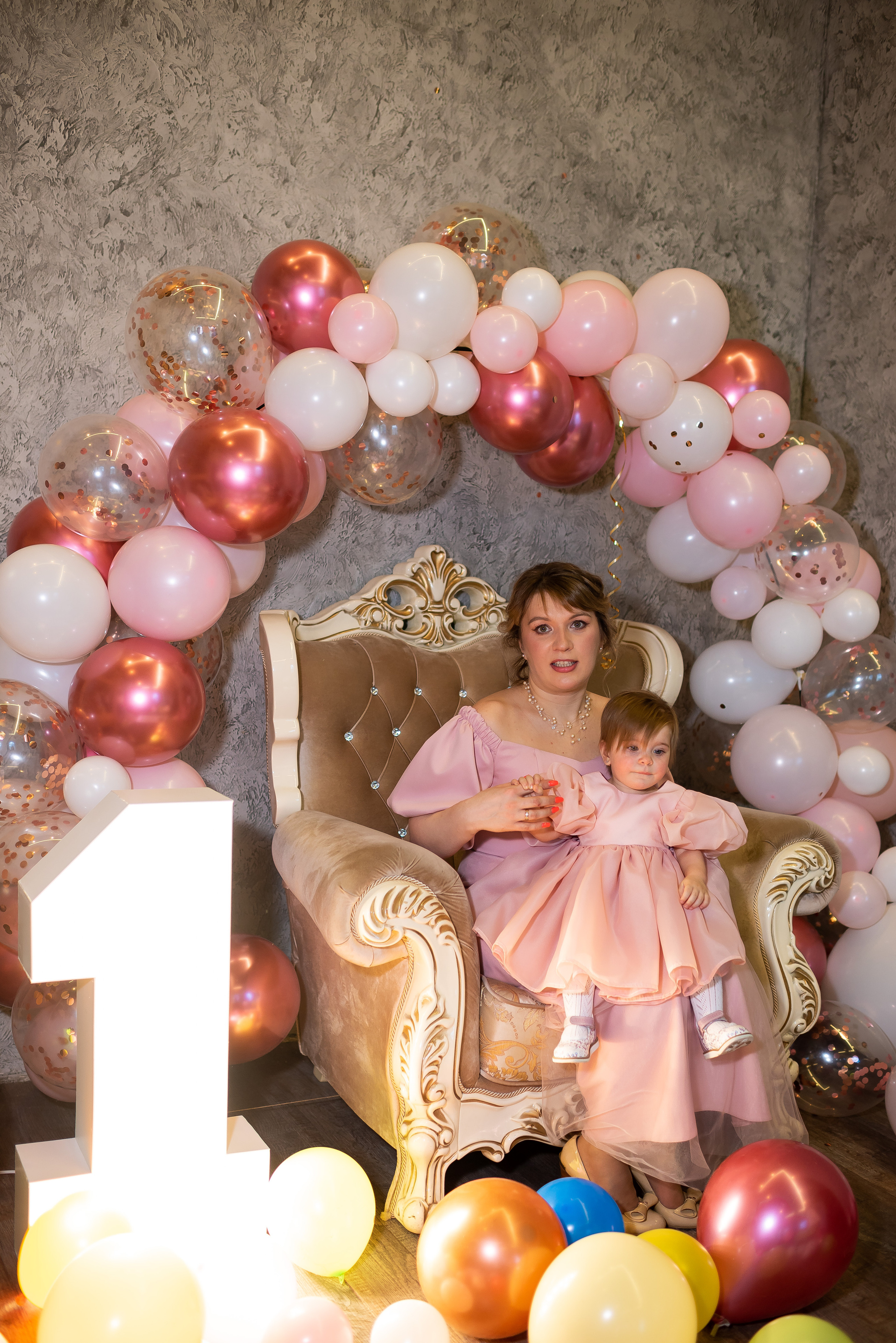 ДР Агаты в лофте. Репортажный фотограф в Москве Alena Sfotkaet