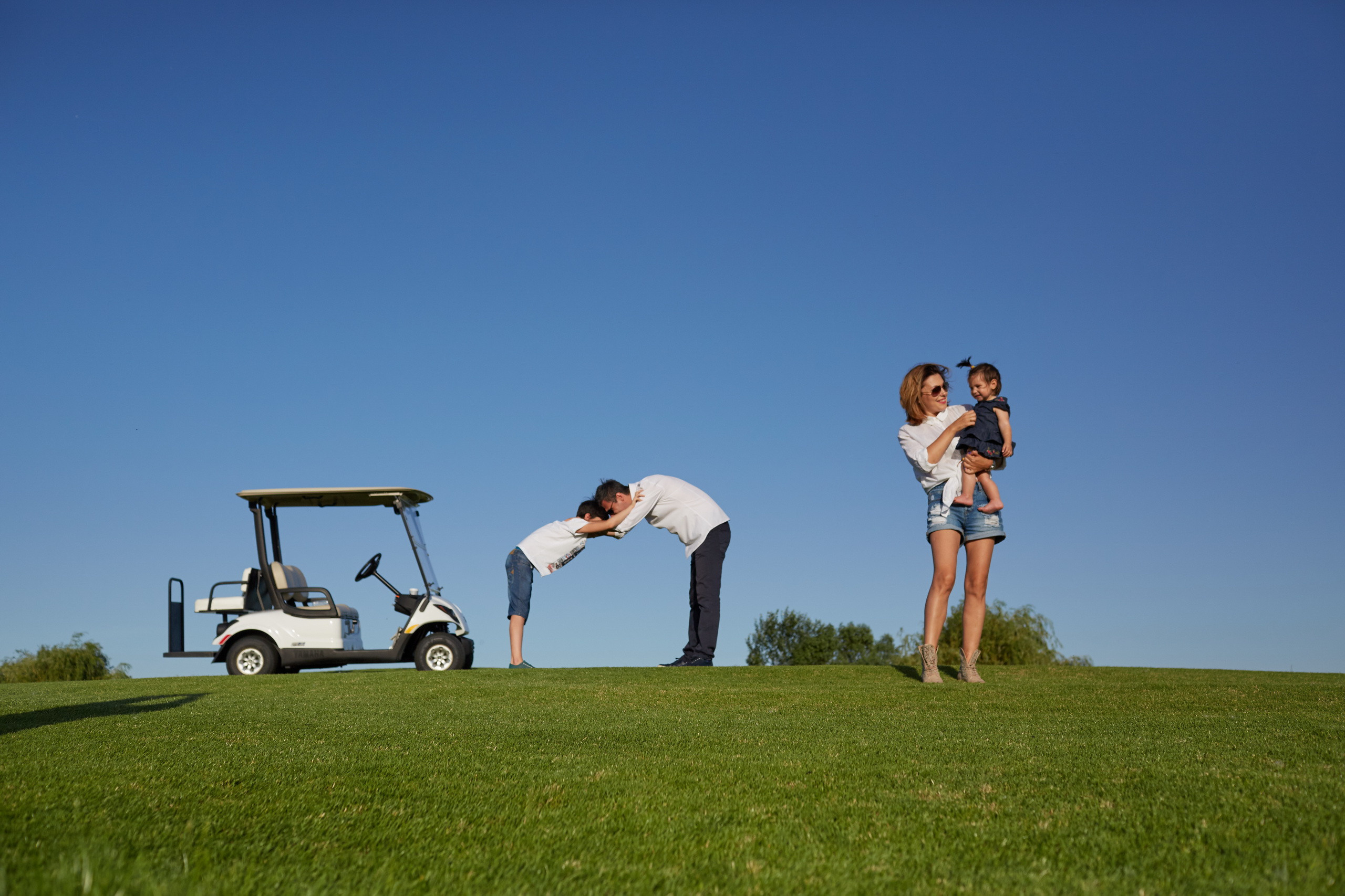 Вадим и его семья. Прогулка по гольф-клубу. Профессиональный фотограф в Ростове-на-Дону Станислав Бурдон