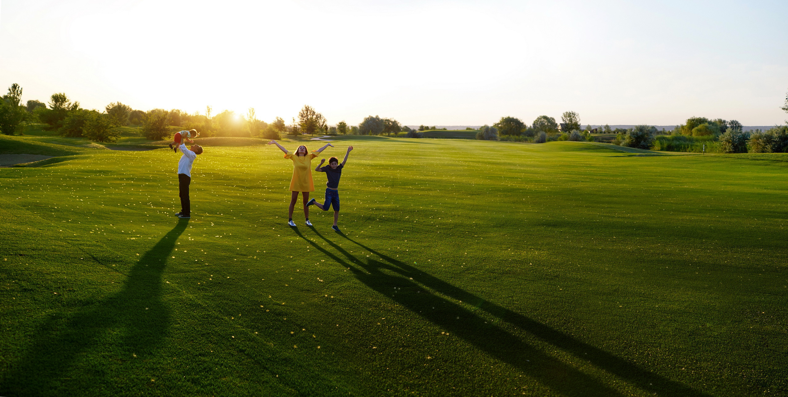 Вадим и его семья. Прогулка по гольф-клубу. Профессиональный фотограф в Ростове-на-Дону Станислав Бурдон