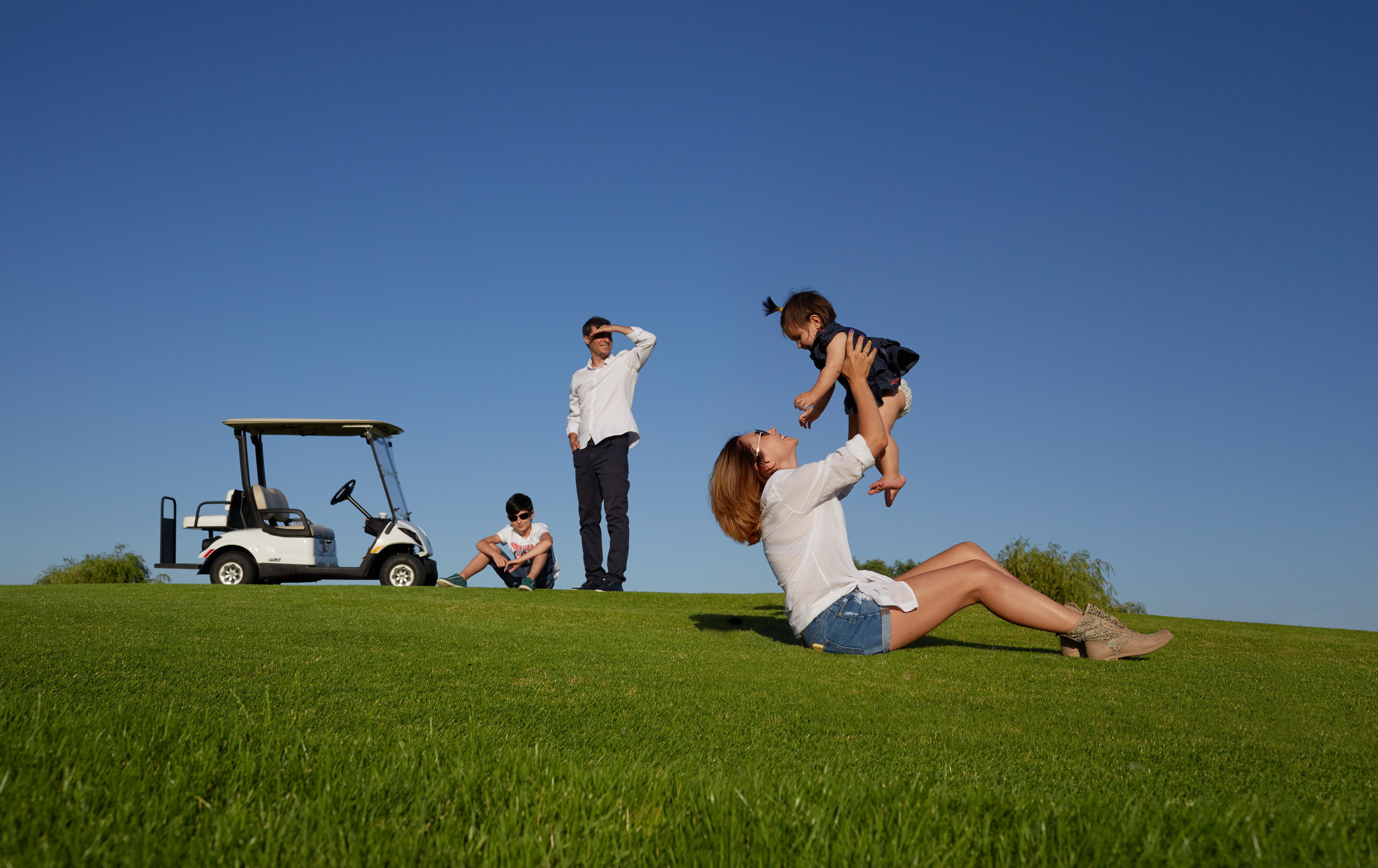 Вадим и его семья. Прогулка по гольф-клубу. Профессиональный фотограф в Ростове-на-Дону Станислав Бурдон