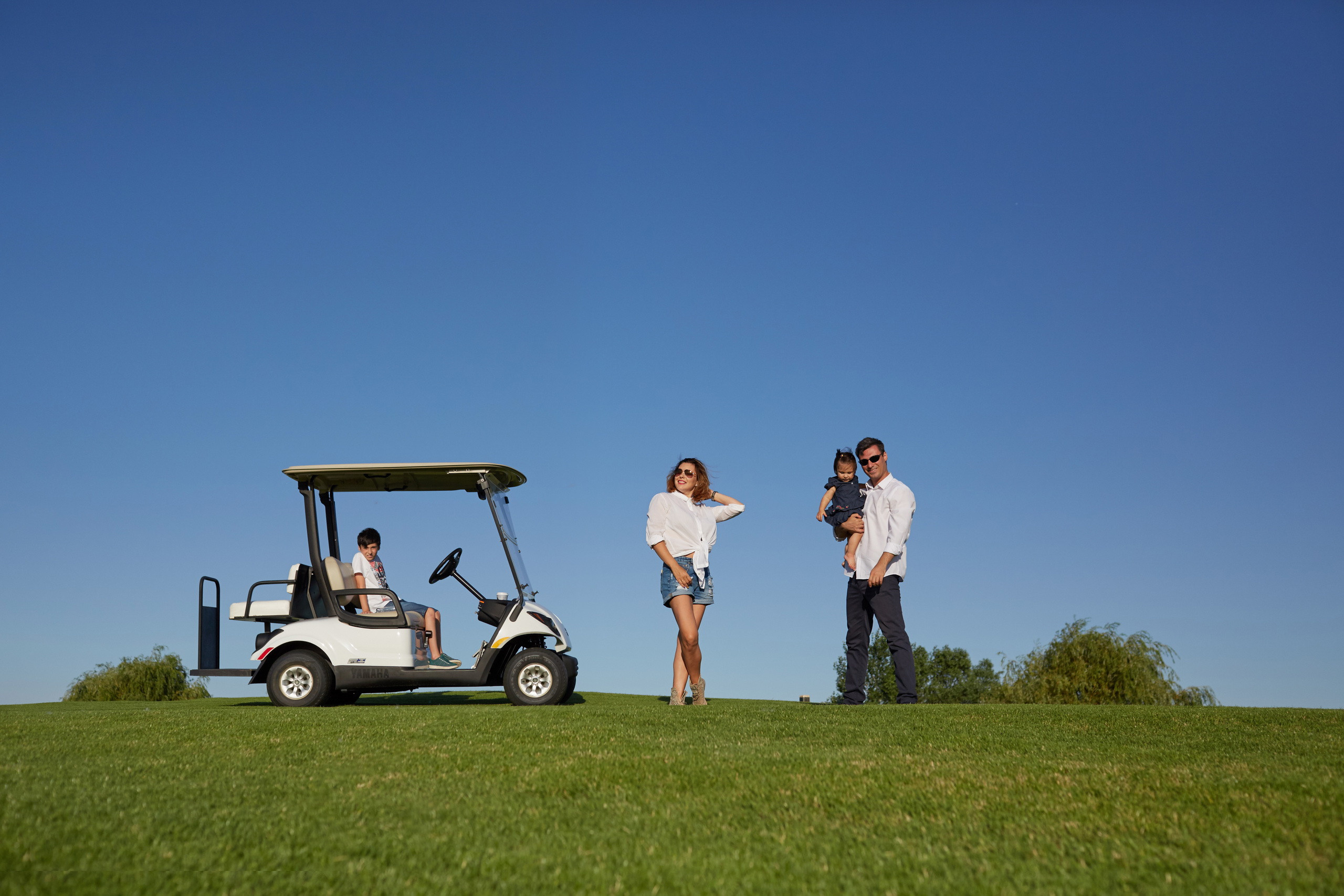 Вадим и его семья. Прогулка по гольф-клубу. Профессиональный фотограф в Ростове-на-Дону Станислав Бурдон