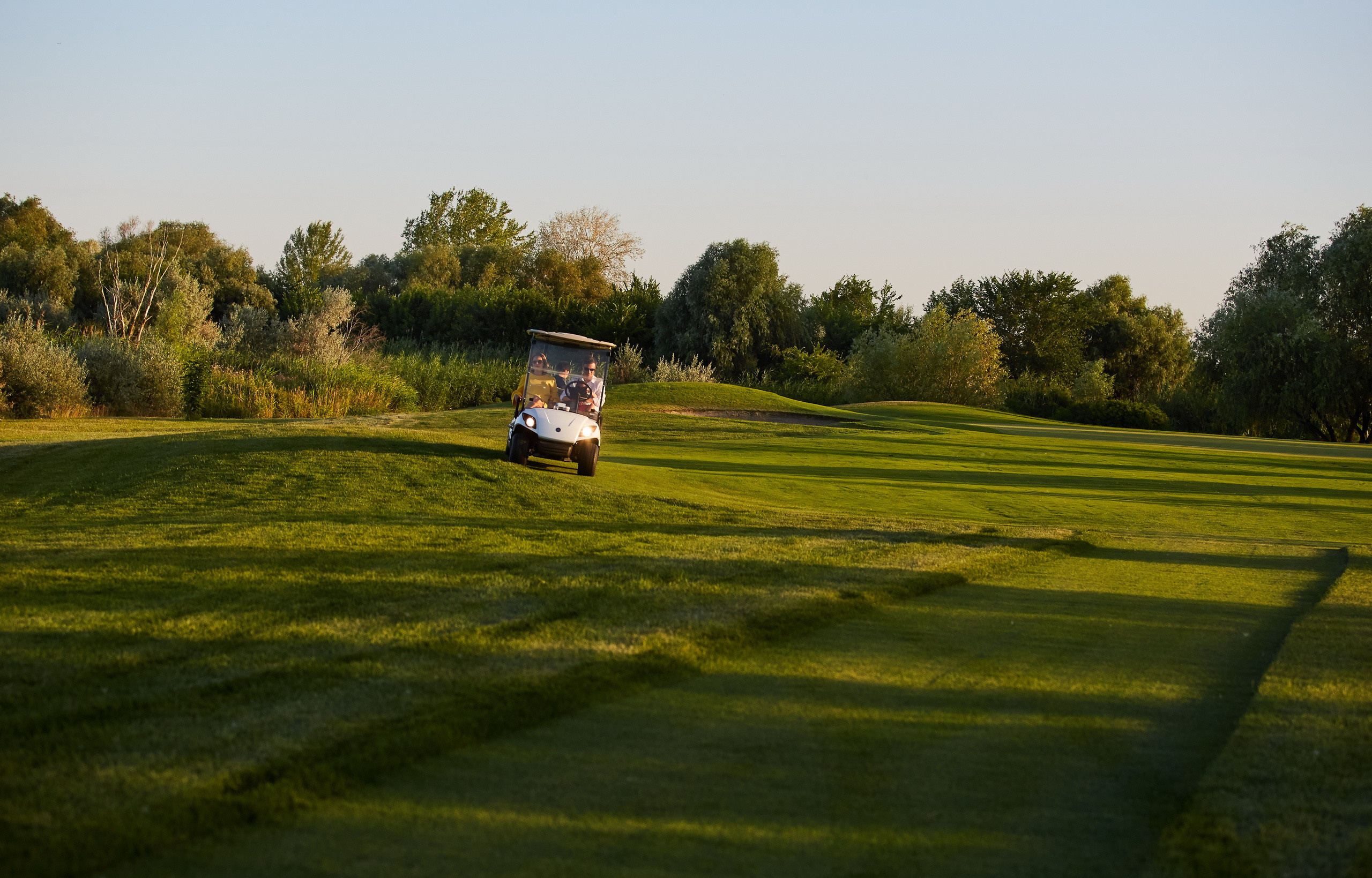 Вадим и его семья. Прогулка по гольф-клубу. Профессиональный фотограф в Ростове-на-Дону Станислав Бурдон
