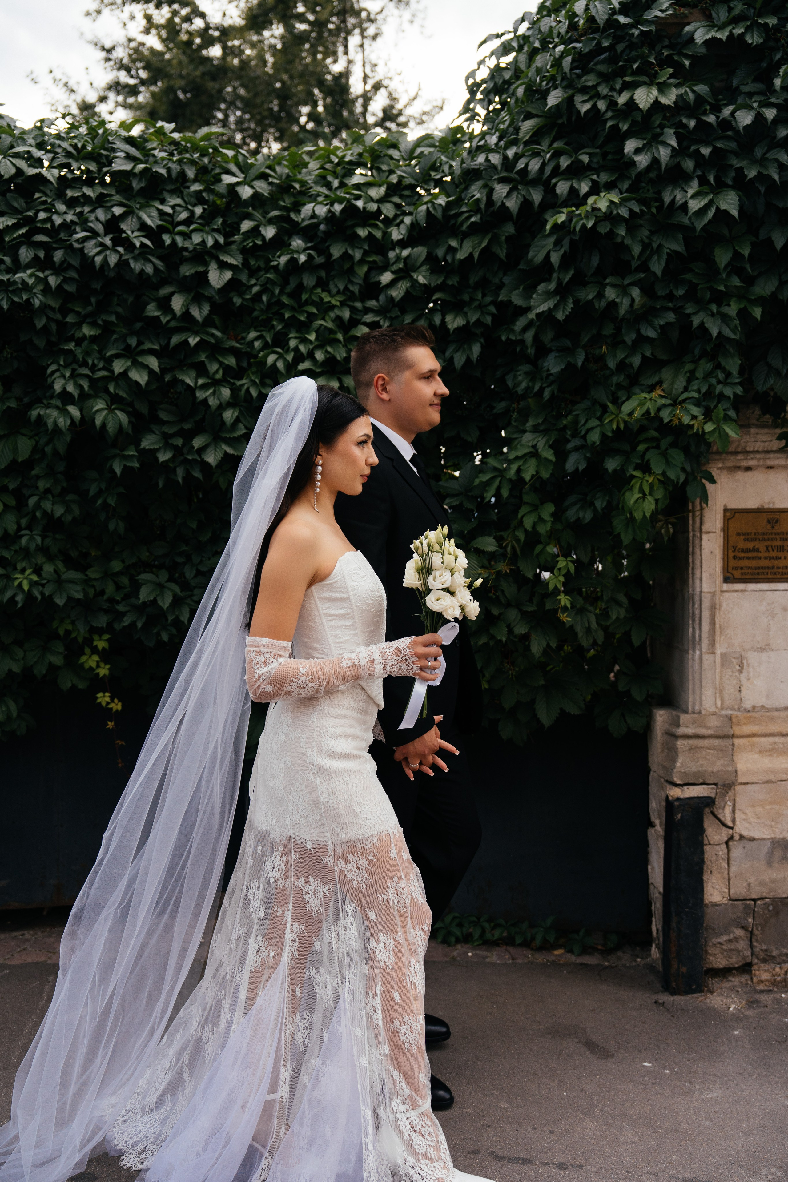 Свадебная фотосессия в Москве у высотки на Котельнической набережной. Свадебный фотограф в Москве Анна Полушина