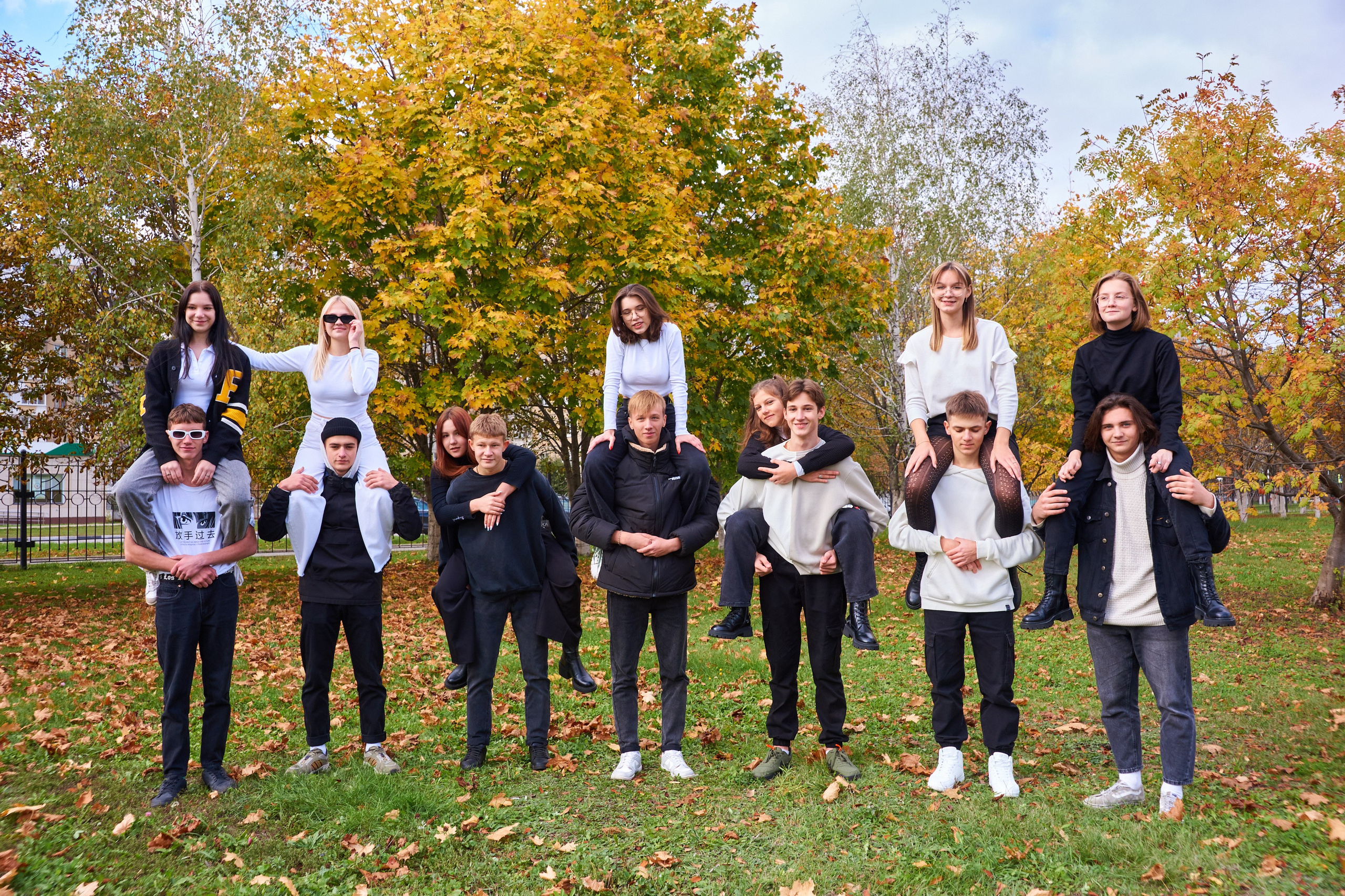 9 класс. Осень в парке. 2022. Childrenfoto.ru