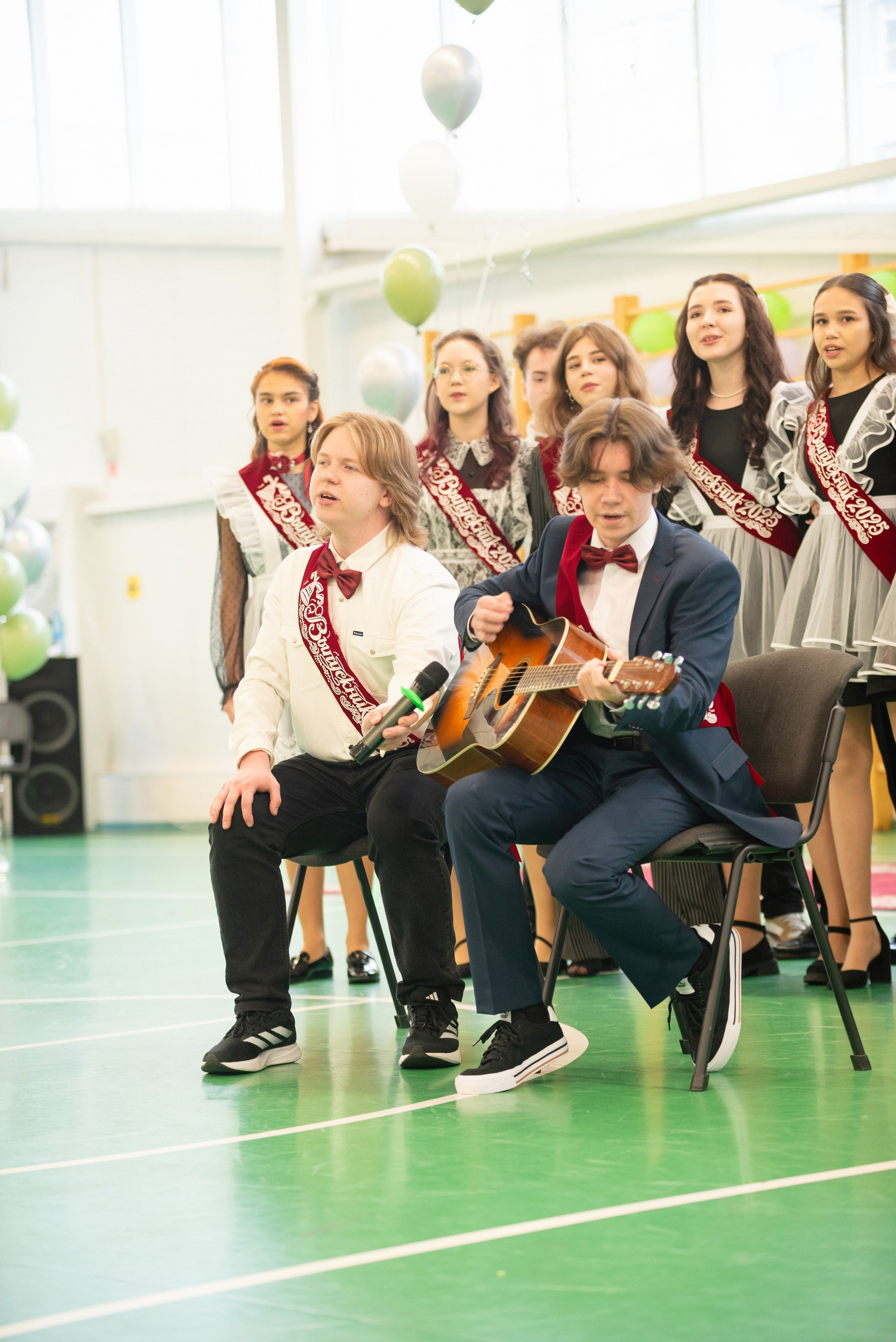 Съёмка выпускного в школе для 11 класса в Сургуте от профессионального школьного фотографа