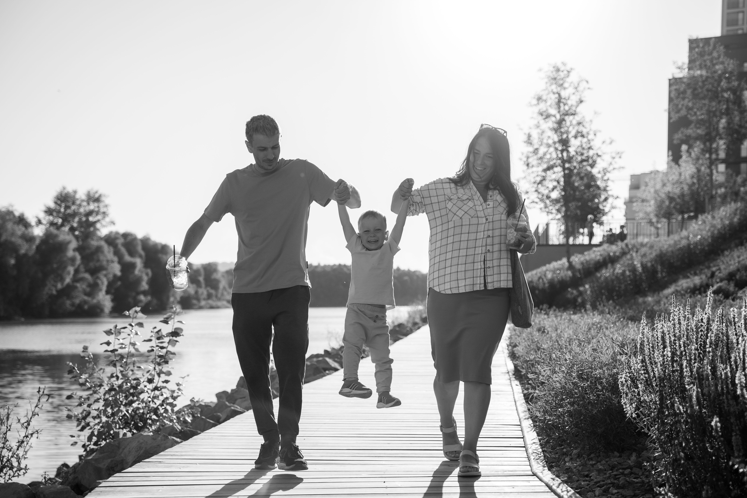 Семейная прогулка. Главная