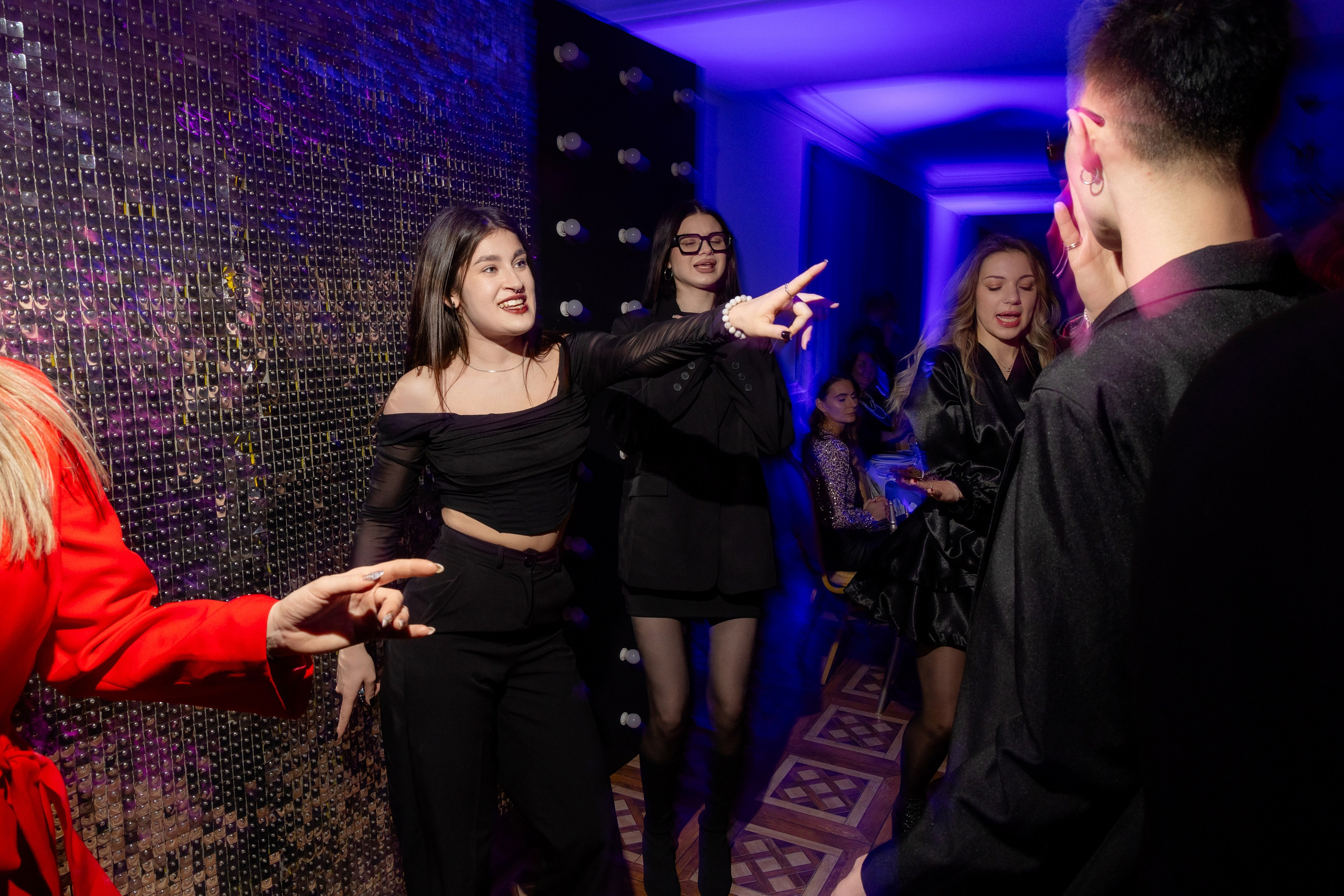 Корпоративная фотосъемка для кафе GARAGE | Новый год 2025 | Минск. Свадебный фотограф в Минске/Беларуси Сергей Спиридонов